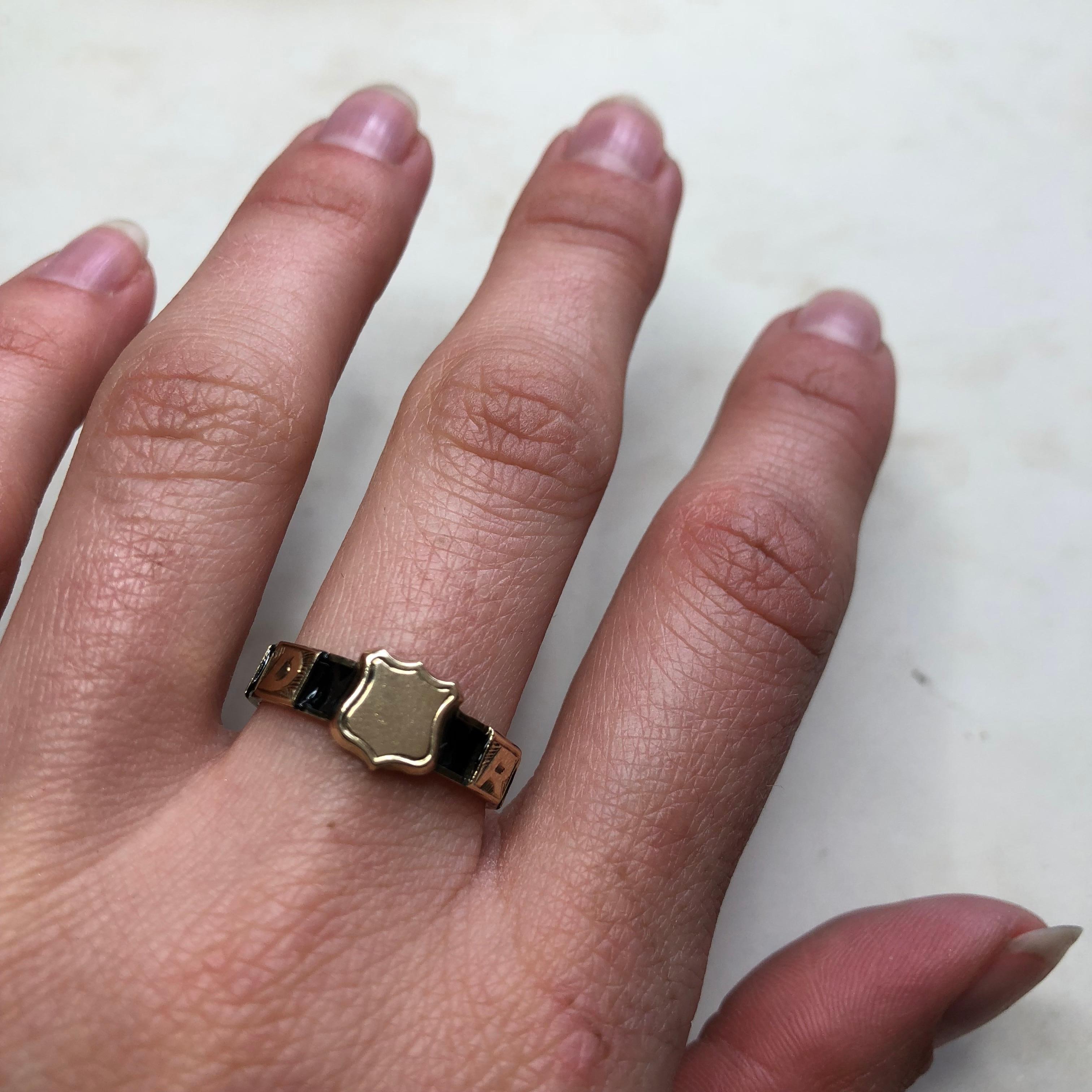 Victorian 10 Karat Gold and Black Enamel Regard Ring For Sale 2