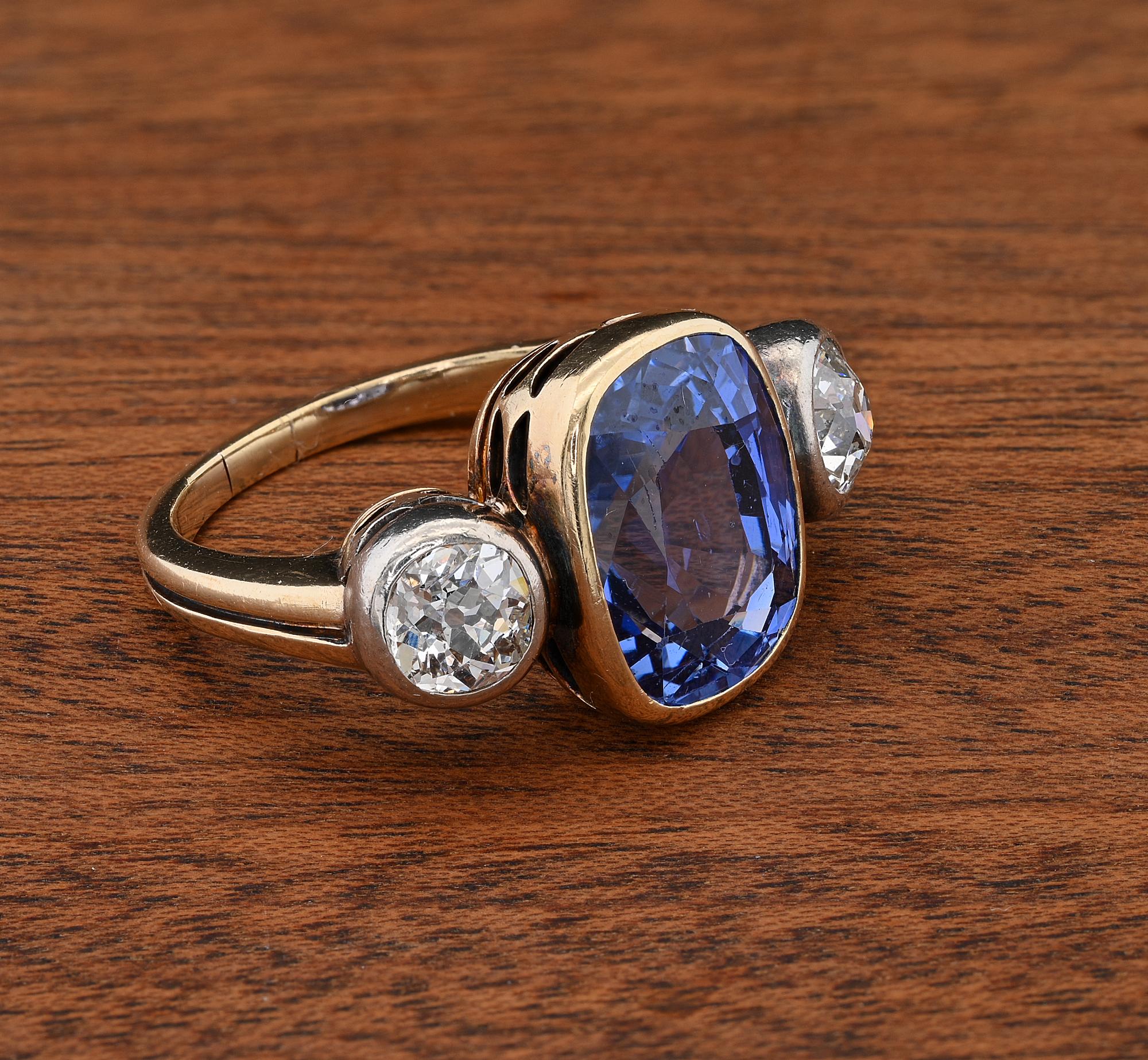 Taille coussin Victorien 10,00 ct saphir de Ceylan certifié non chauffé 1,80 ct diamant  Bague en vente