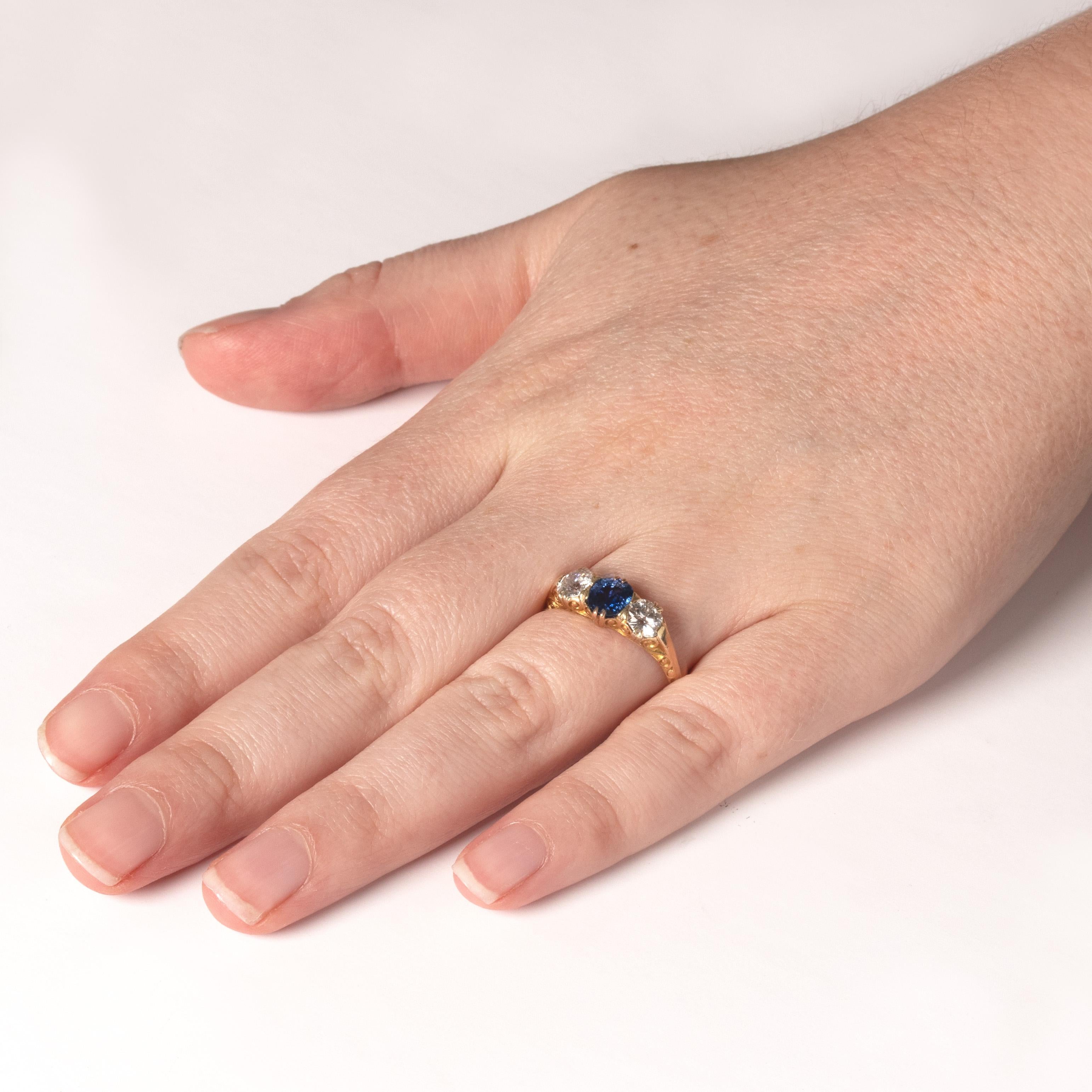 Victorien 1.00ct Saphir et Diamant Trois Pierres, c.1880s Unisexe en vente
