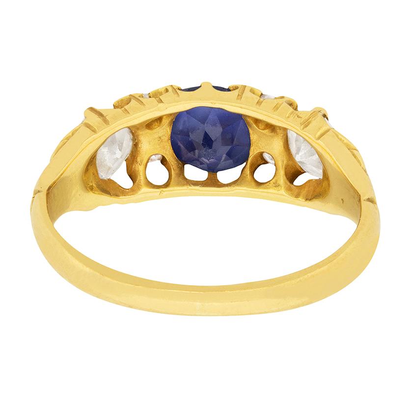 Victorian 1.00 Carat Sapphire and Diamond Three-Stone Ring, circa 1899 In Good Condition In London, GB