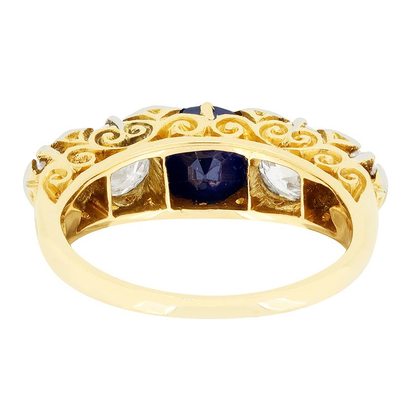 Taille vieille Europe Bague victorienne à cinq pierres en saphir et diamant de 1,05ct, c.1880s. en vente