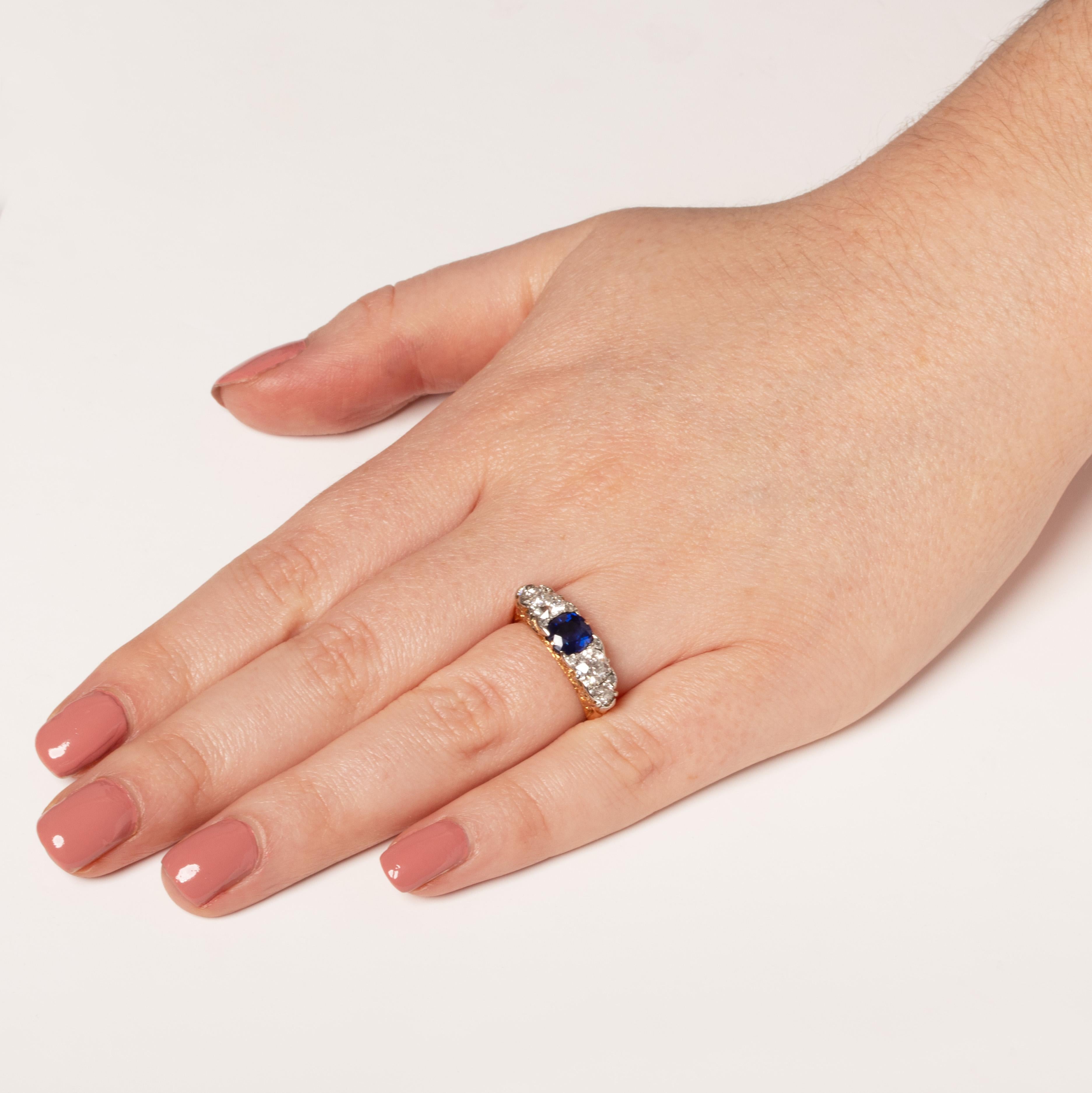 Bague victorienne à cinq pierres en saphir et diamant de 1,05ct, c.1880s. Bon état - En vente à London, GB
