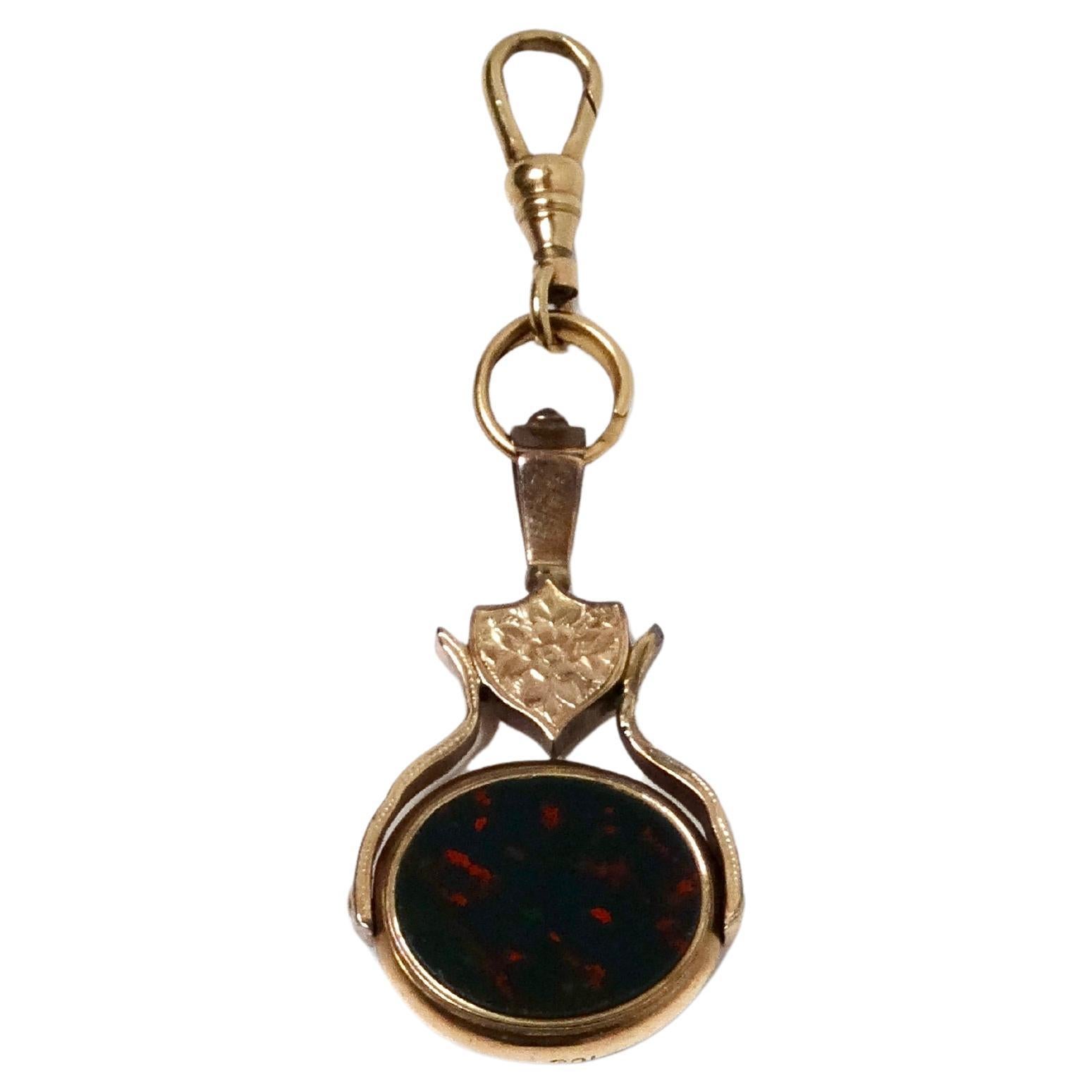 Pendentif spinner en or 10ct avec pierre de sang et cornaline en vente