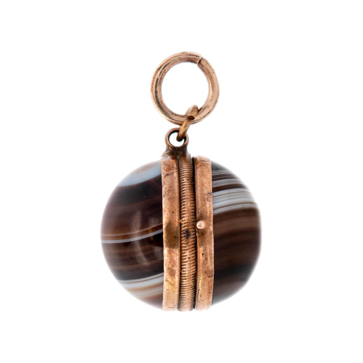 Non taillé Victorian 10K Agate Locket Pendant en vente
