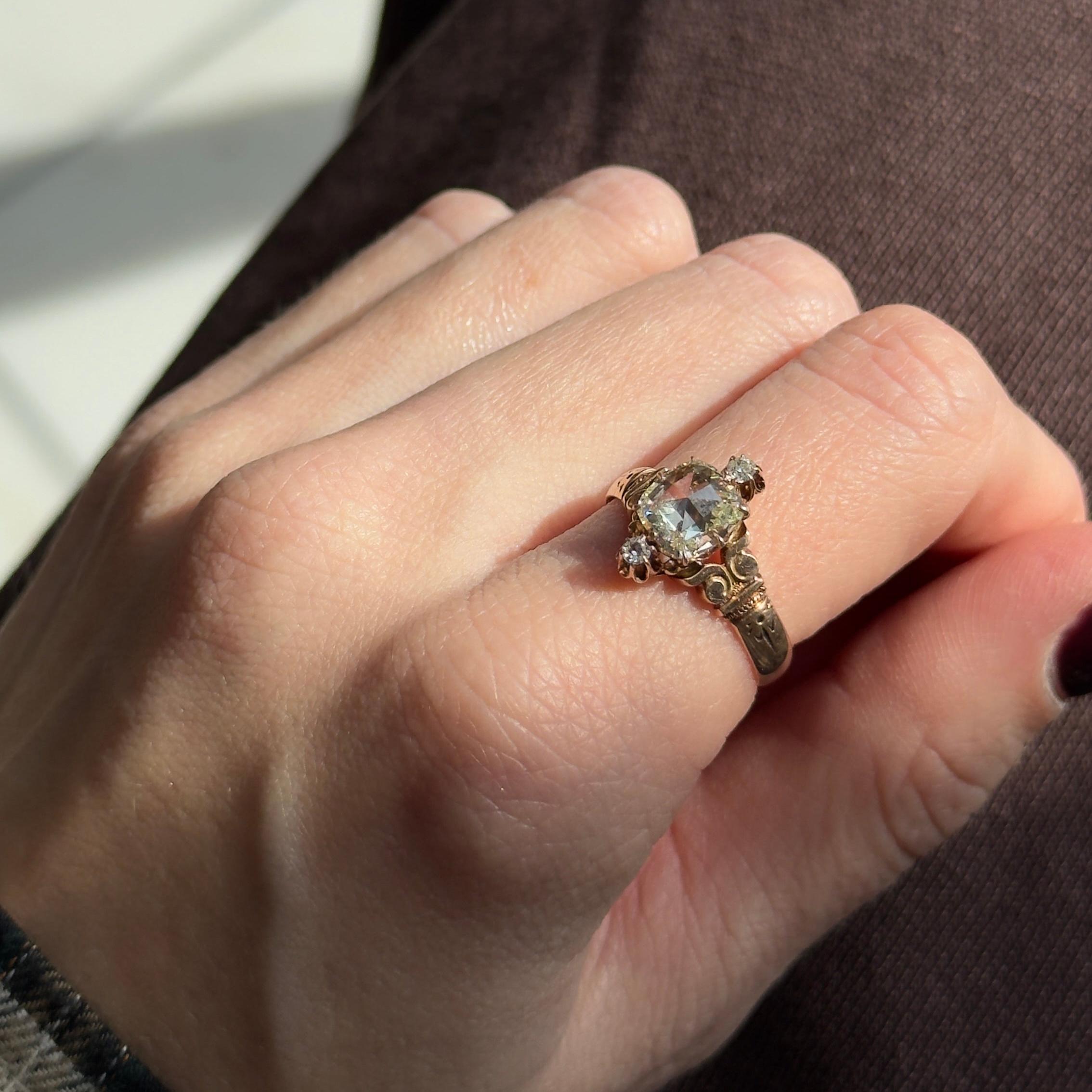 Victorien Bague victorienne en or rose 10 carats avec diamant taille coussin antique de 1,01 carat en vente