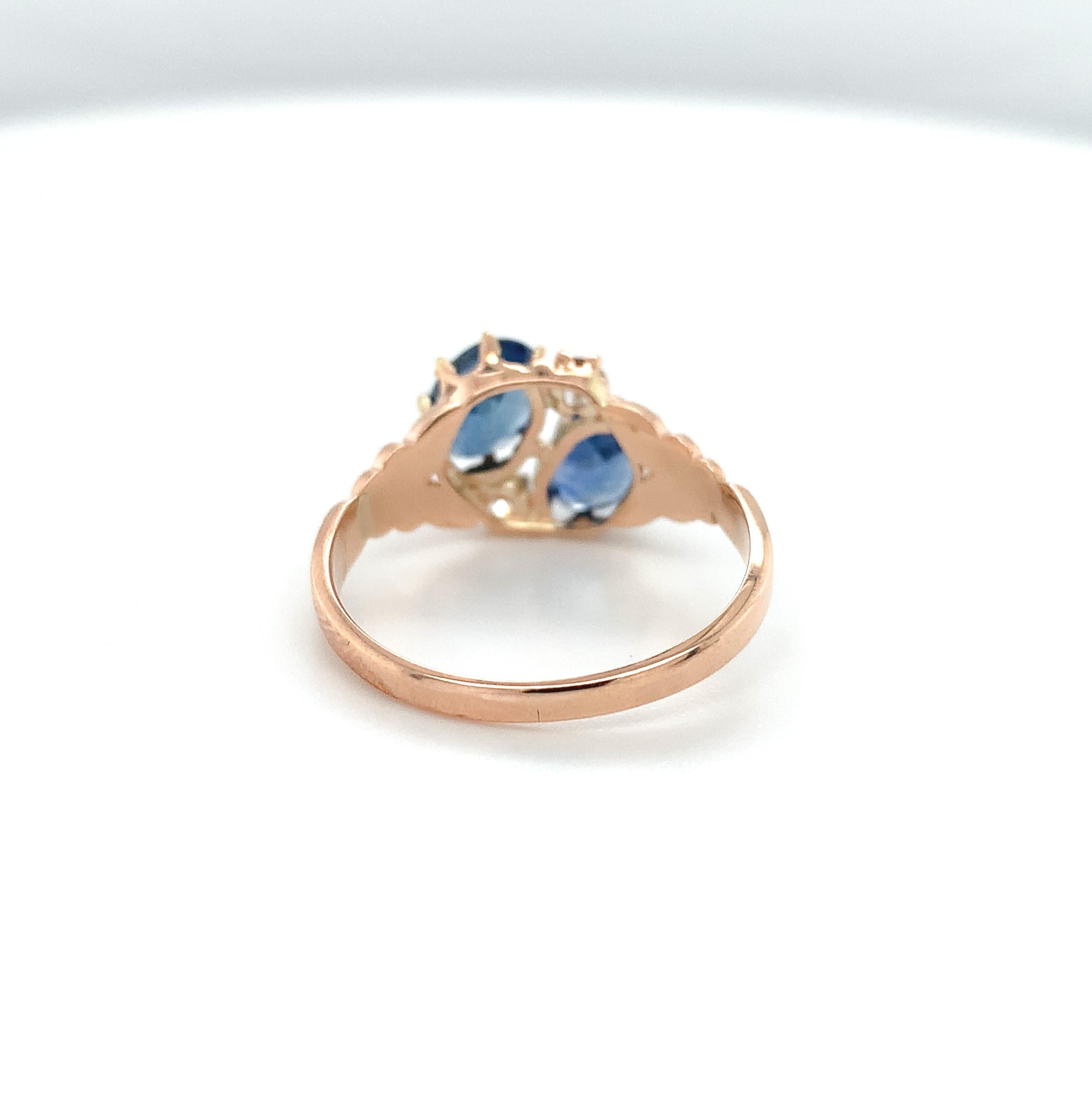 Viktorianischer Ring aus 10 Karat Roségold mit blauem Saphir und Diamant Damen im Angebot