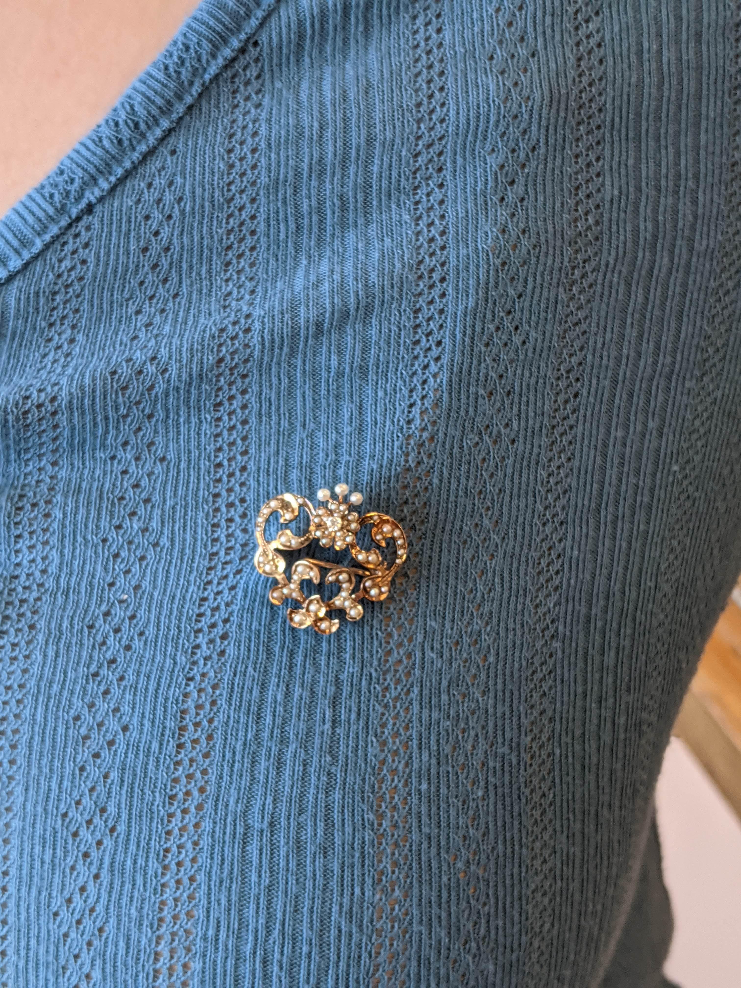 Women's or Men's Victorian 10 Karat Rose Gold Heart Shape Seed Pearl and Diamond Pin Watch Holder