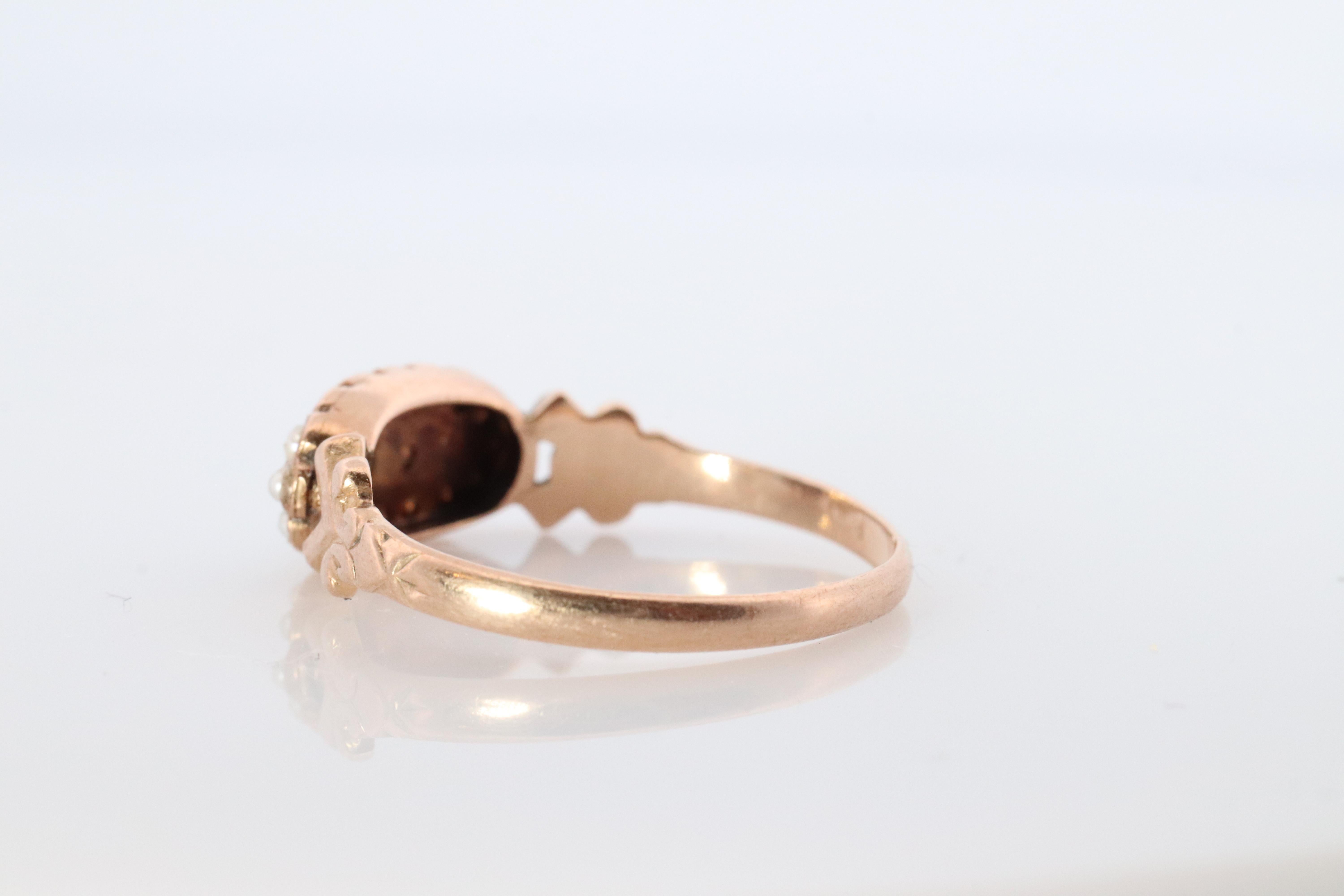 Anello vittoriano a 10k con cabochon di turchese e perle. Anello floreale vittoriano a 10k. In condizioni buone in vendita a Port Charlotte, FL