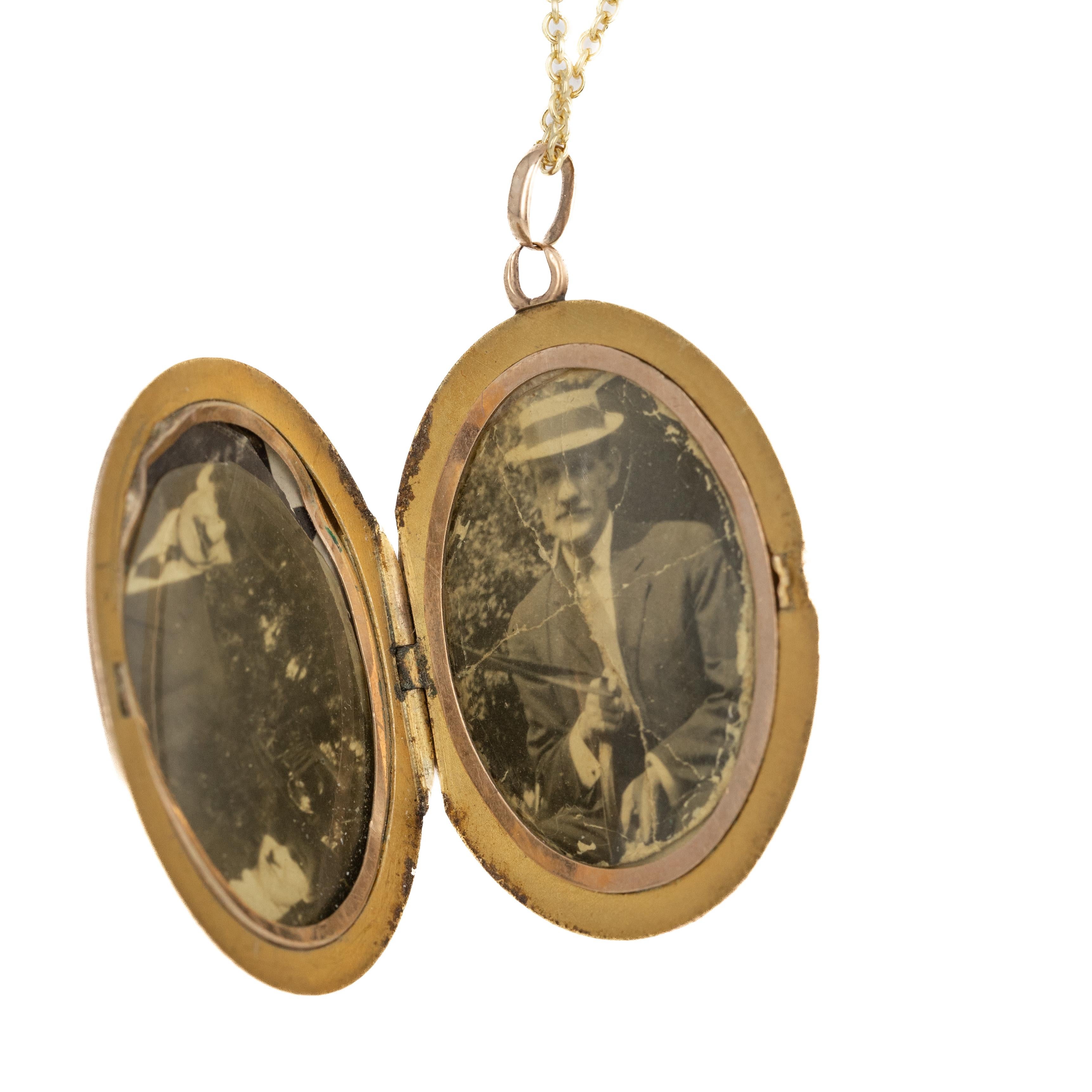 Collier médaillon ovale victorien en or jaune 10 carats gravé à l'acide Pour femmes en vente