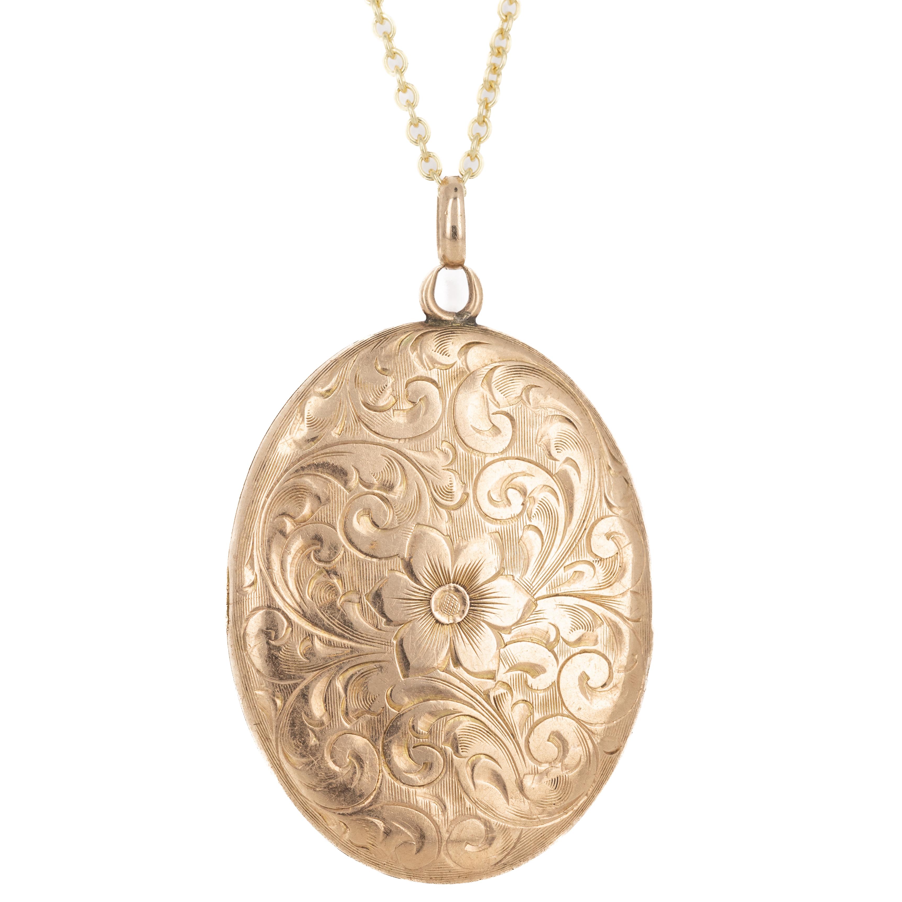Collier médaillon ovale victorien en or jaune 10 carats gravé à l'acide en vente 1