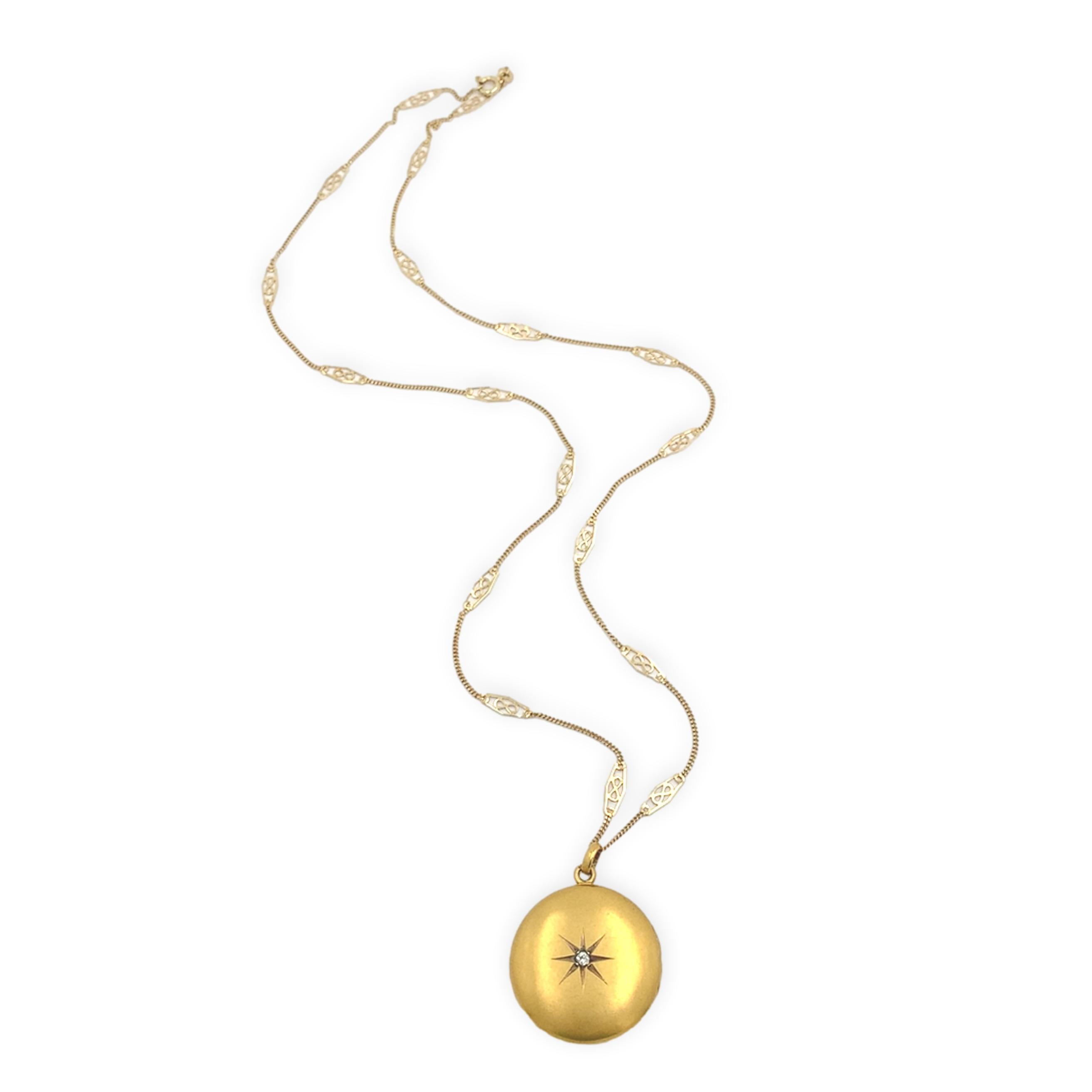 Viktorianische 10K Gelbgold Runde Diamant Medaillon mit 14K Kette im Angebot 1