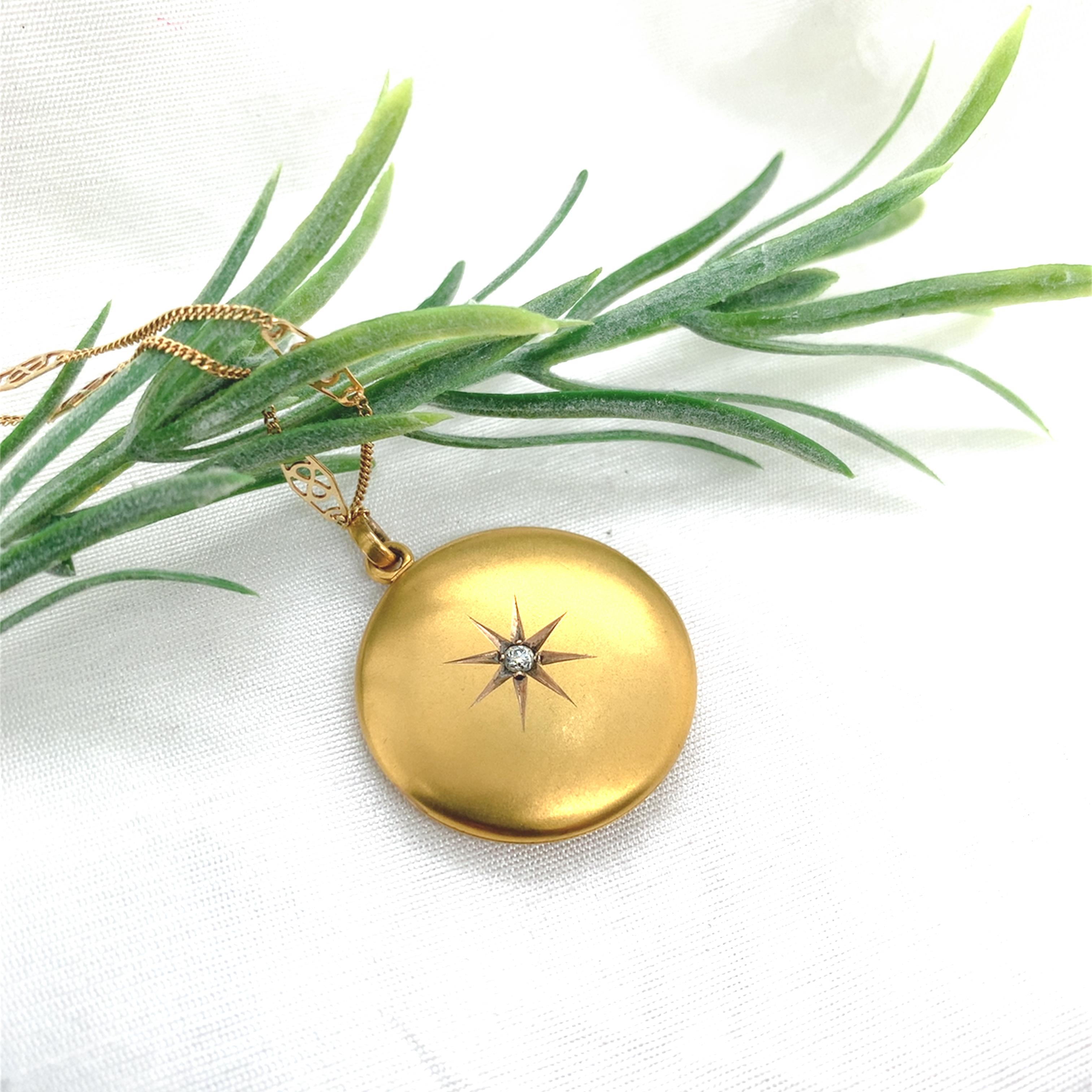 Viktorianische 10K Gelbgold Runde Diamant Medaillon mit 14K Kette im Angebot 3