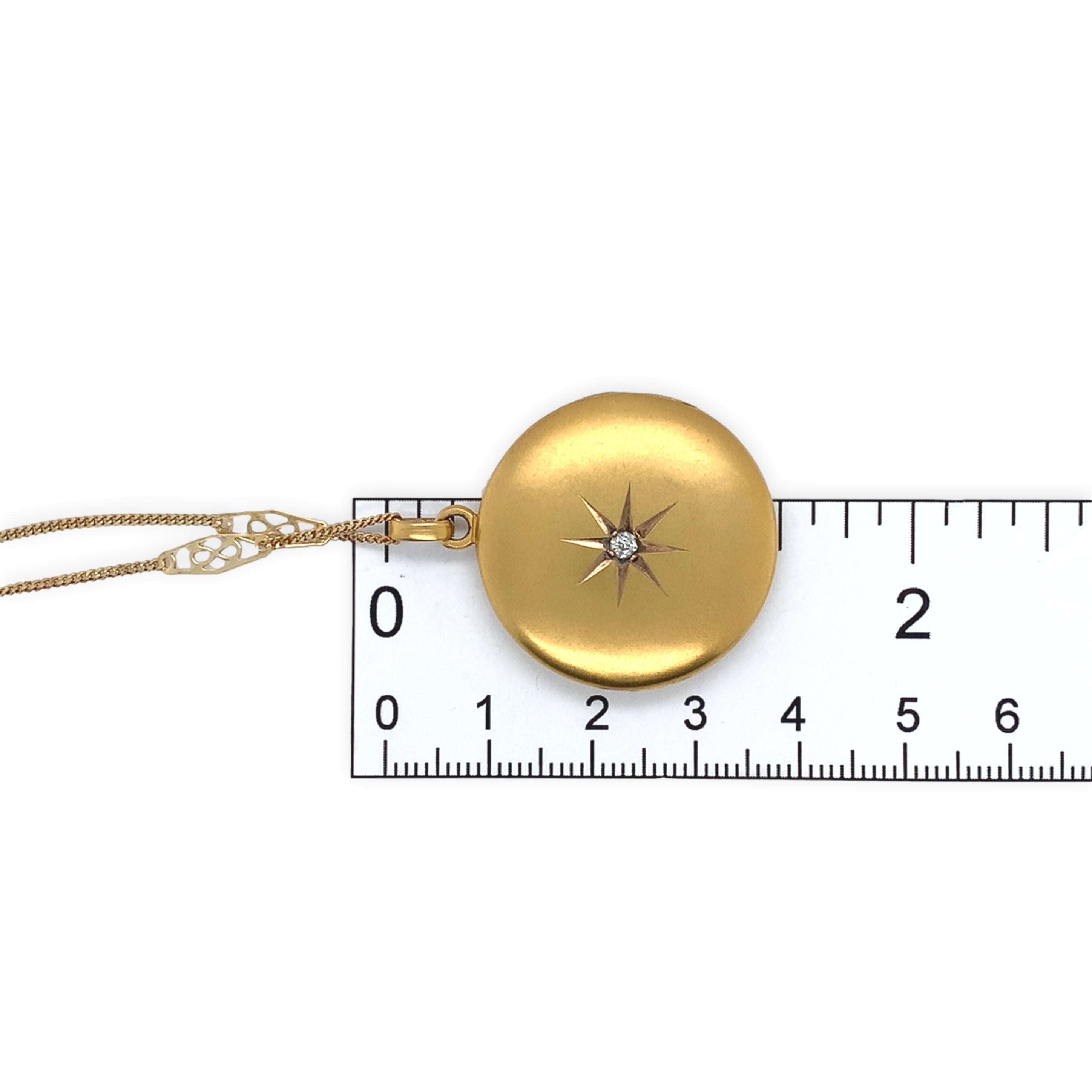 Viktorianische 10K Gelbgold Runde Diamant Medaillon mit 14K Kette im Angebot 4