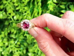 Viktorianischer Verlobungsring aus Gelbgold mit 1,10 Karat Rubin und 0,48 Karat Diamant