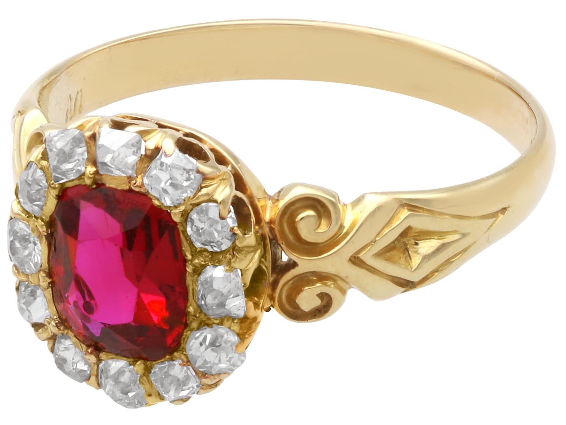Bague grappe victorienne en or jaune 18 carats, rubis de 1,10 carat et diamants de 0,48 carat Unisexe en vente