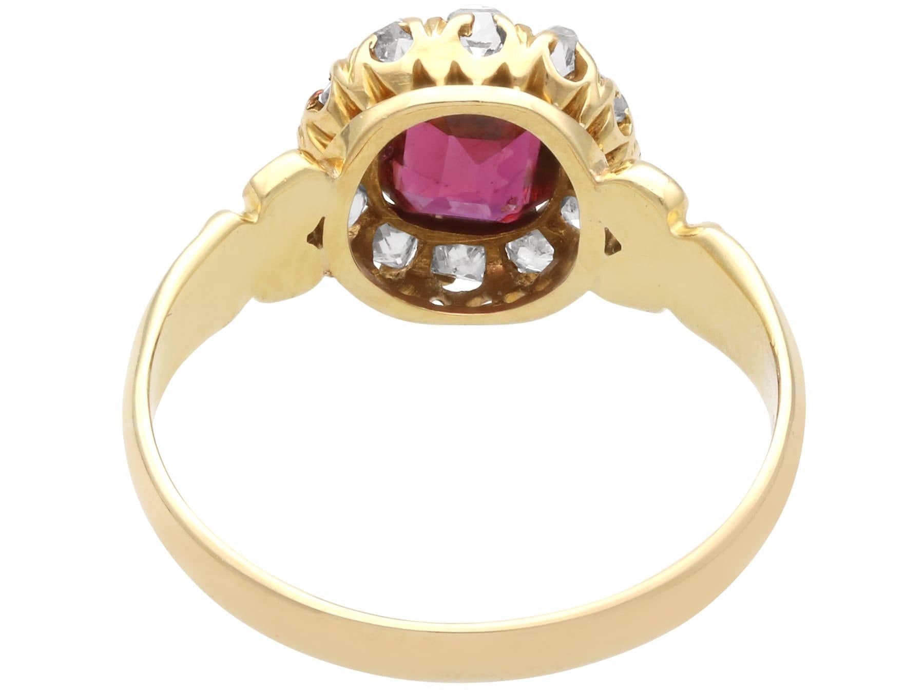Bague grappe victorienne en or jaune 18 carats, rubis de 1,10 carat et diamants de 0,48 carat en vente 1