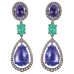 Victorian 11.03 ct. pt. Boucles d'oreilles pendantes en tanzanite, émeraude et diamant 