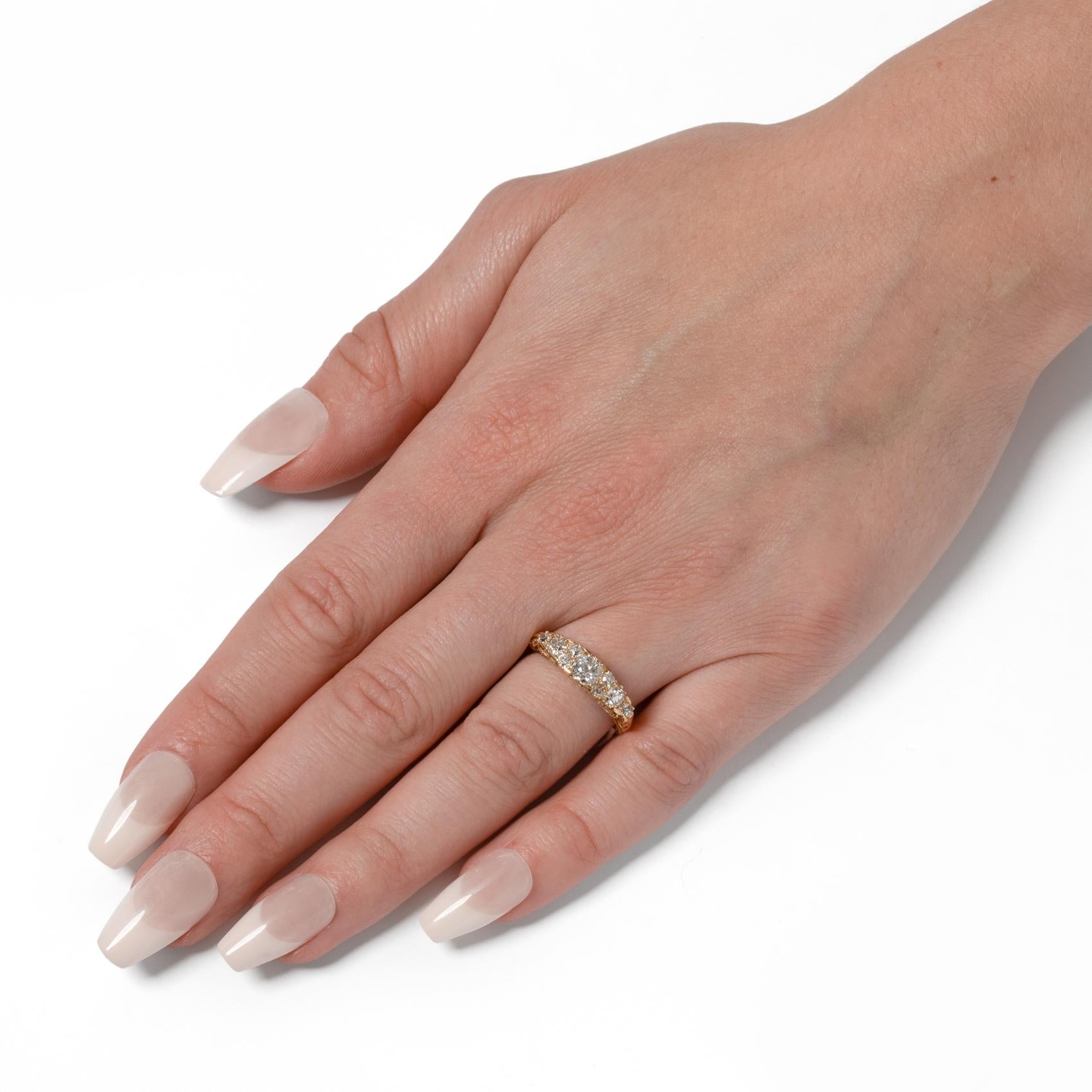 Women's or Men's Victorian 1.10ct Diamond Carved Shank Ring, hallmarked 1903 For Sale