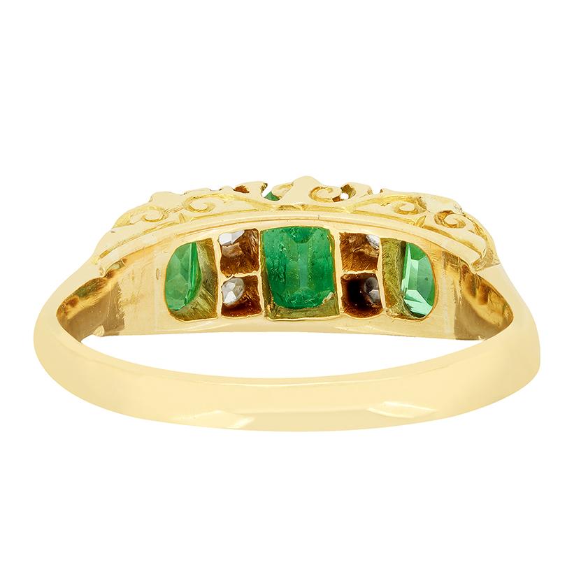 Viktorianischer 1,10ct Smaragd und Diamant Carved Shank Ring, gestempelt 1891 im Zustand „Gut“ im Angebot in London, GB
