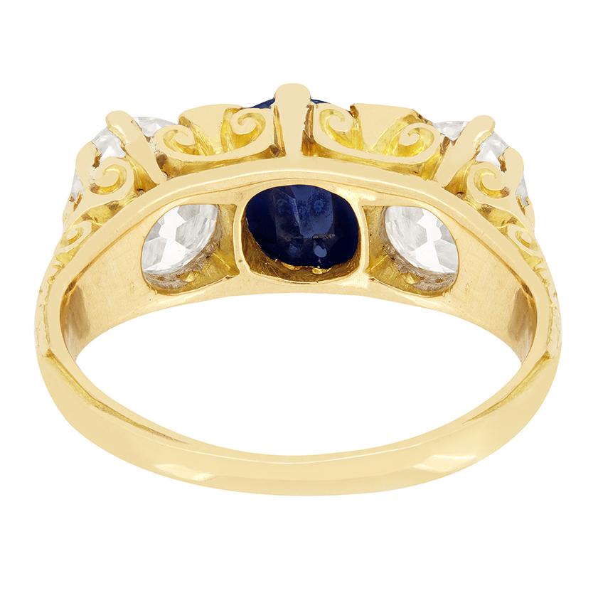 Viktorianischer 1,10ct Saphir und Diamant Drei Stein Ring, um 1880 im Zustand „Gut“ im Angebot in London, GB
