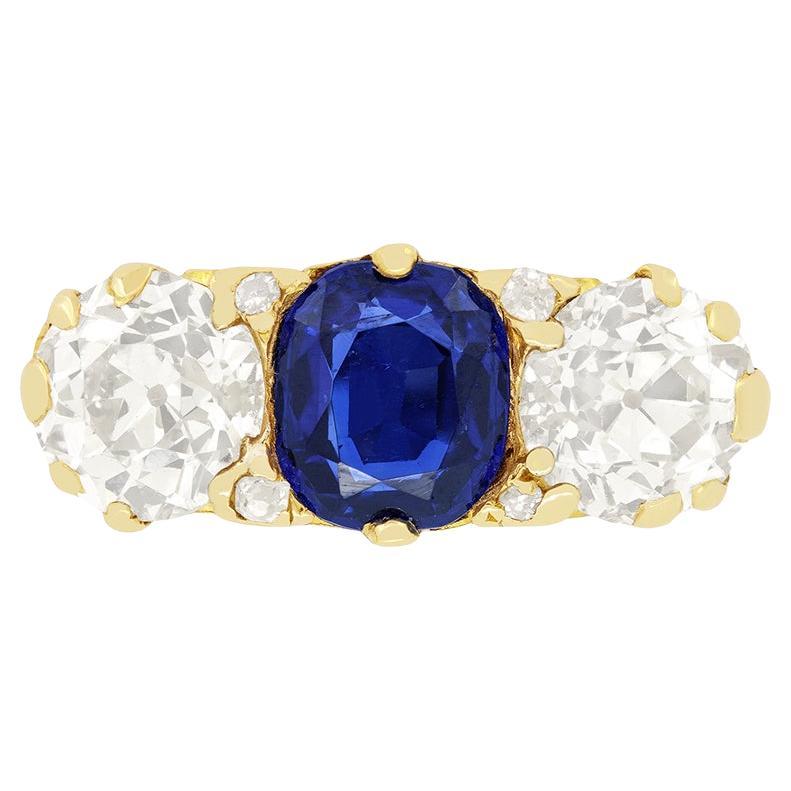 Viktorianischer 1,10ct Saphir und Diamant Drei Stein Ring, um 1880 im Angebot