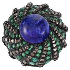 Victorian 11.5 ct. pt. Tanzanite, émeraude et diamant Bague Dome à pans coupés