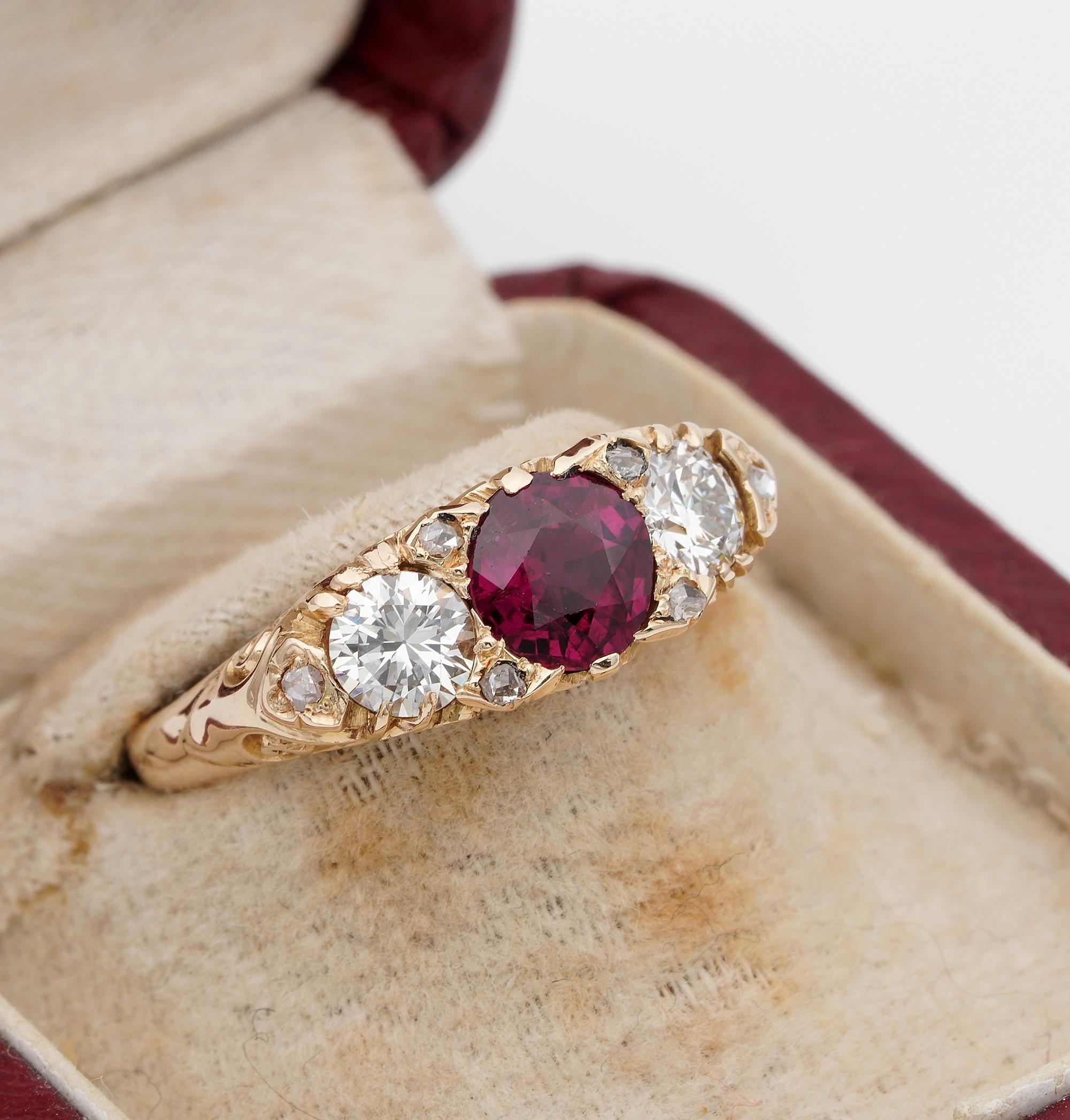 viktorianischer Trilogy-Ring, .98 Karat Rubin Diamant 18 Kt (Viktorianisch) im Angebot