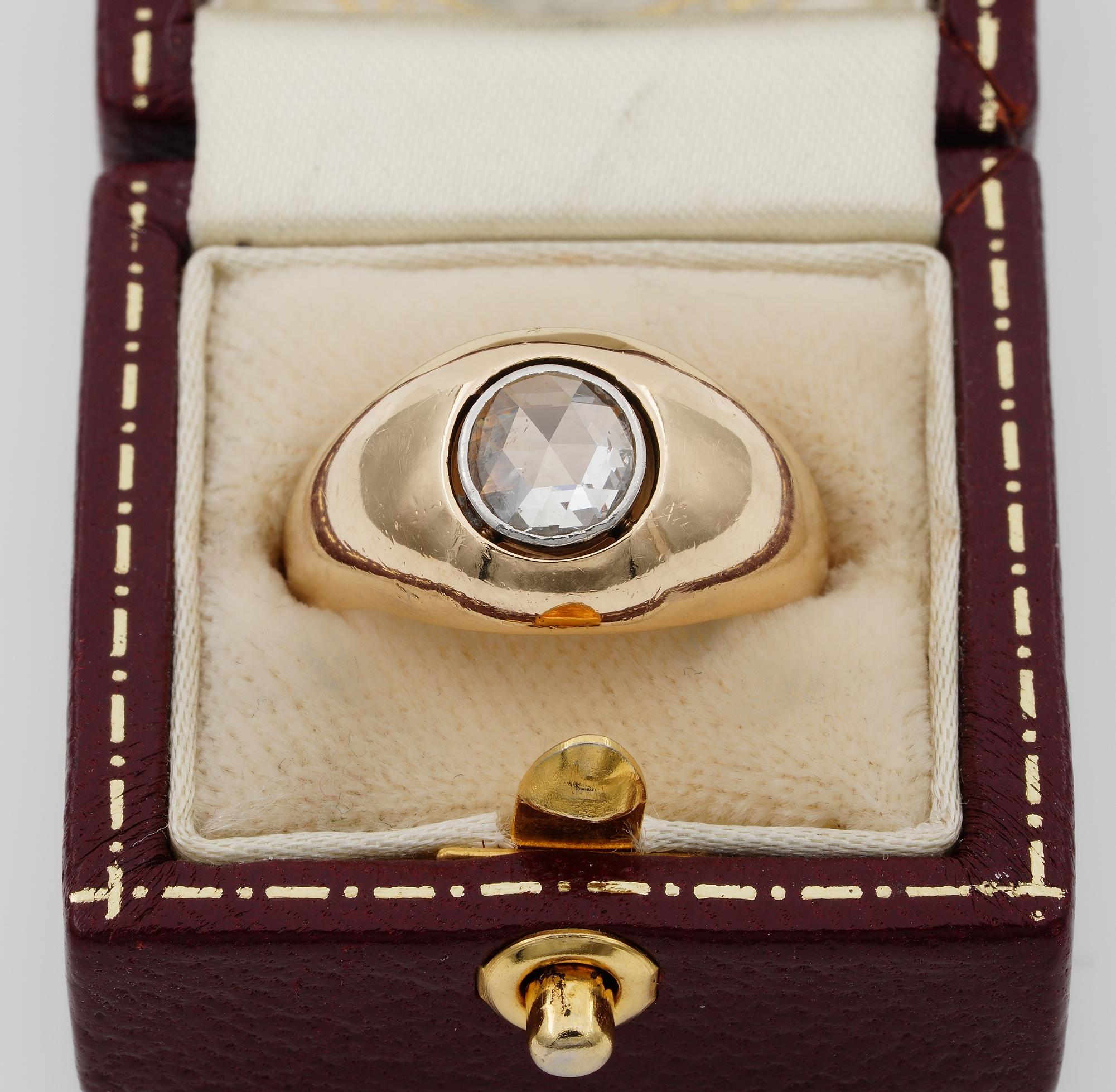 Iconic Victorian
Awesome flush set ring from the Victorian period, a classy statement ring, 1890 ca
Heavy mount hand crafted of solid 18 Kt gold, tested
Centrally set in a round silver target a stunning and perfect Rose cut Dutch Diamond in