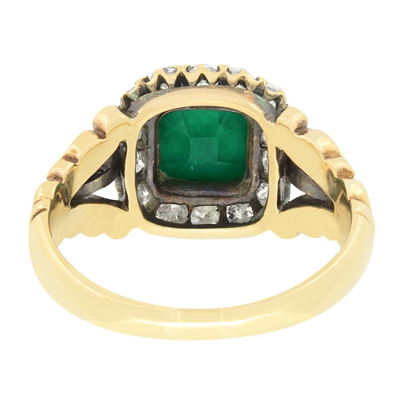 Viktorianischer 1,20ct Smaragd- und Diamant-Cluster-Ring, um 1880 im Zustand „Gut“ im Angebot in London, GB