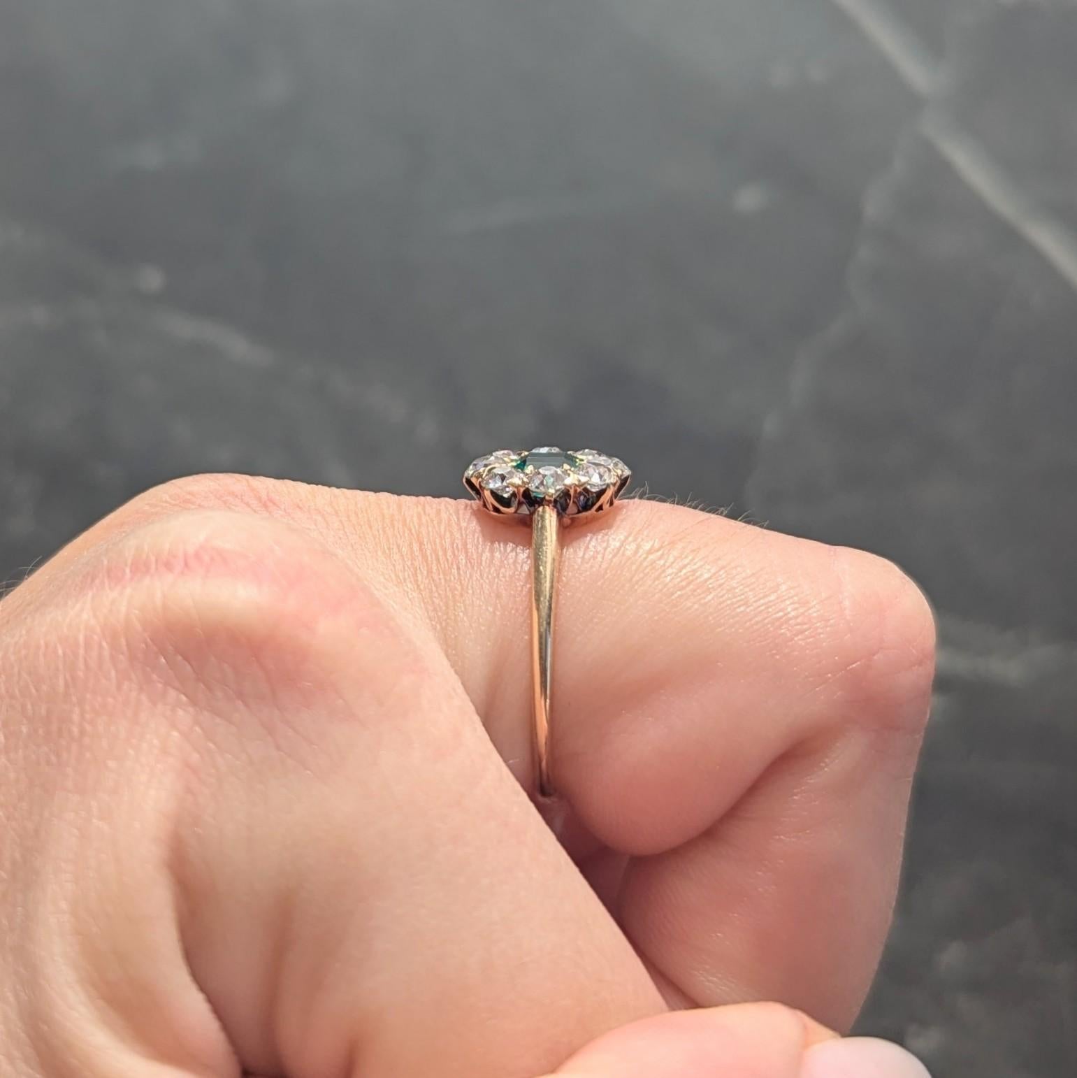 Anillo Halo Antiguo Victoriano de Oro Amarillo de 14 Kilates con Diamante Esmeralda de 1,23 quilates en venta 5