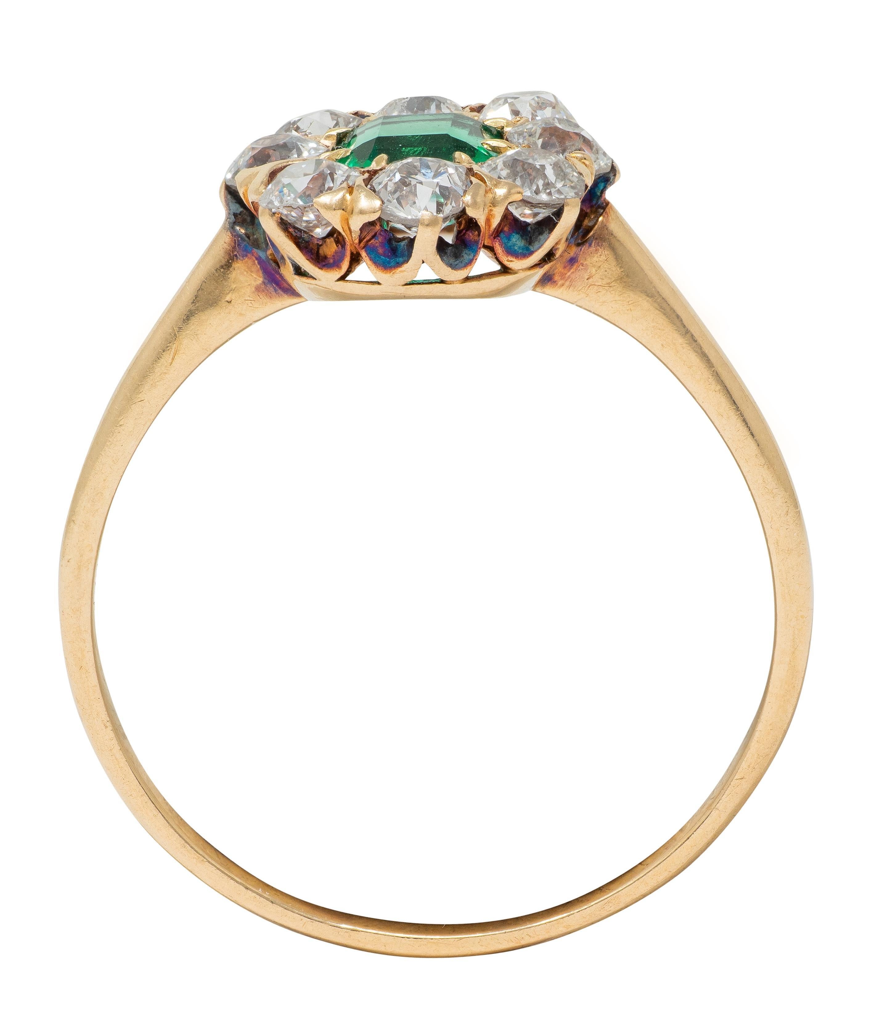 Anillo Halo Antiguo Victoriano de Oro Amarillo de 14 Kilates con Diamante Esmeralda de 1,23 quilates en venta 2