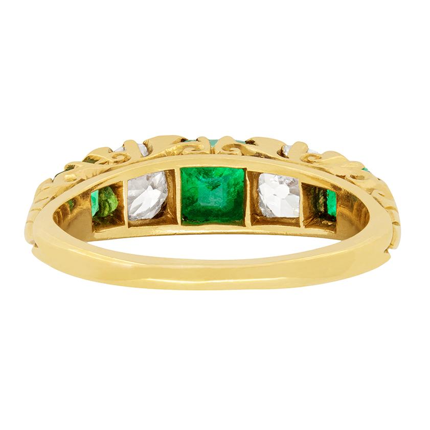 Victorian 1.25ct Emerald and Diamond Five Stone Ring, c.1880s In Good Condition For Sale In London, GB