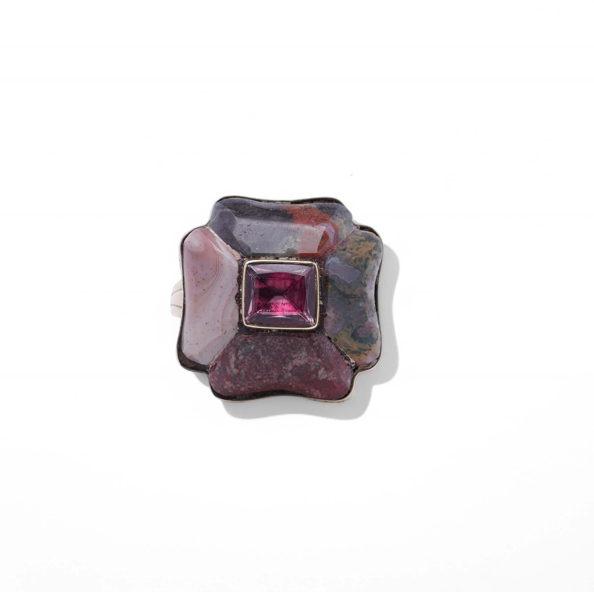 Anello vittoriano in oro 12K con agata scozzese e tormalina rosa centrale In condizioni buone in vendita a Braintree, GB