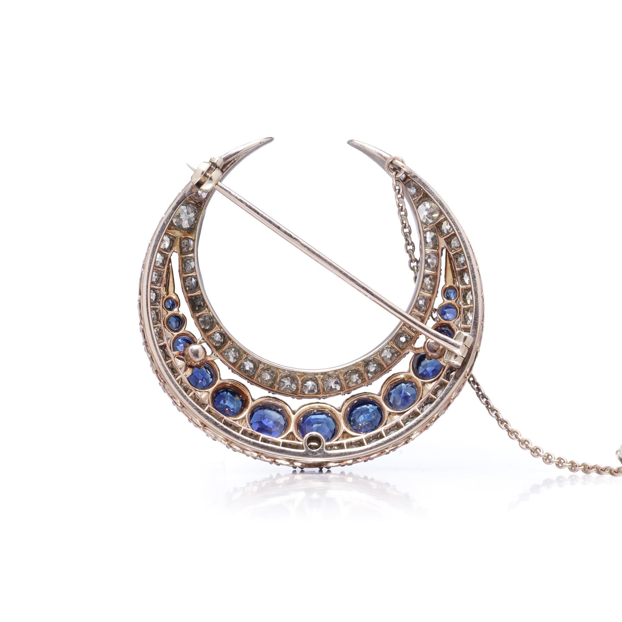 Victorian 12kt gold and silver 4.00 ct. Sapphire and Diamond Crescent Brooch In Good Condition For Sale In Braintree, GB