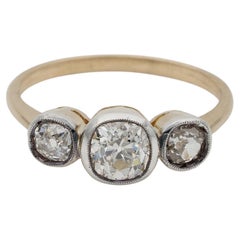 Viktorianischer 1,30 Karat Old Mine Diamant Trilogie 18 KT Ring
