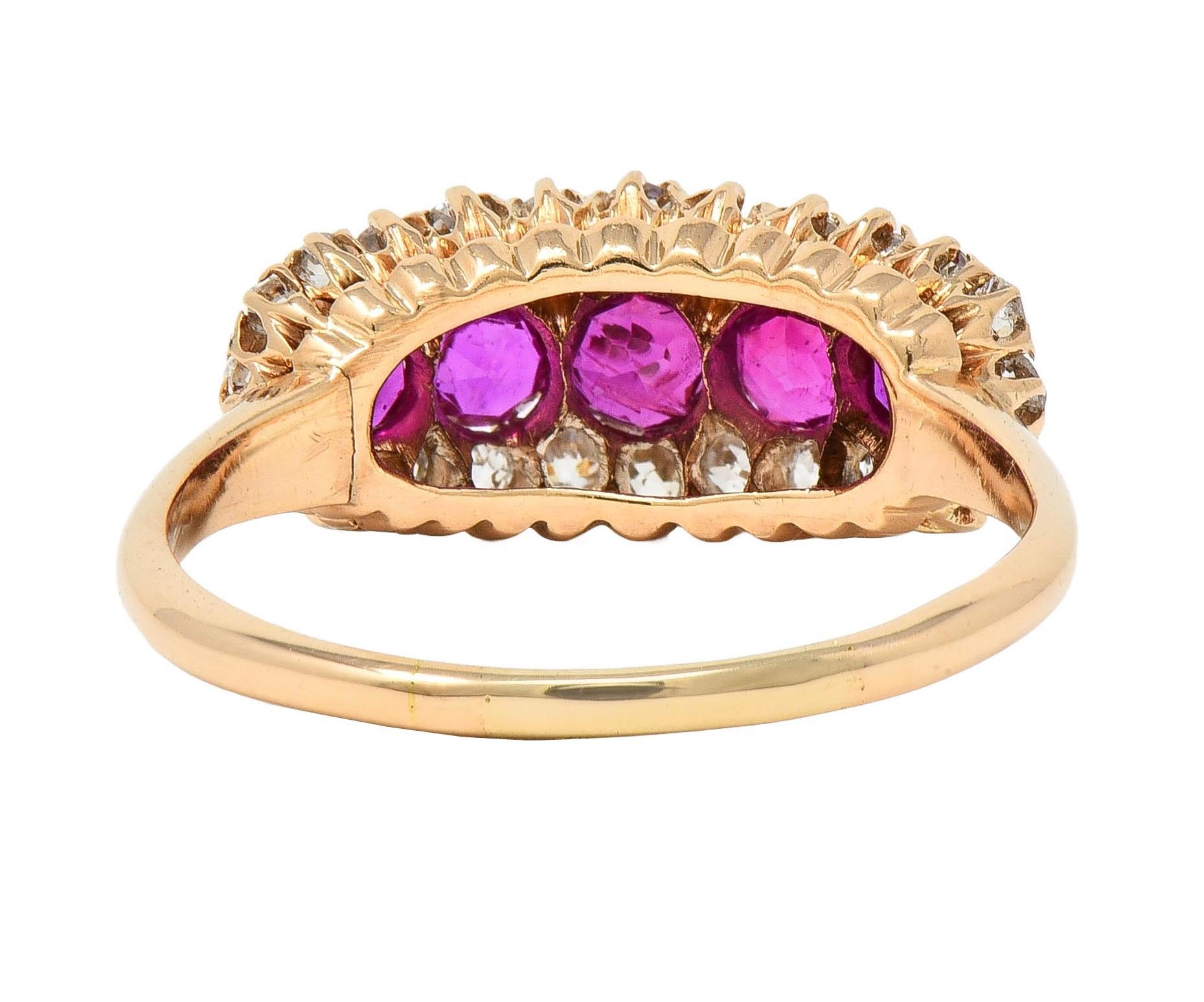 Bague victorienne ancienne à cinq pierres en or jaune 14 carats avec diamants et rubis de 1,33 carat Excellent état - En vente à Philadelphia, PA