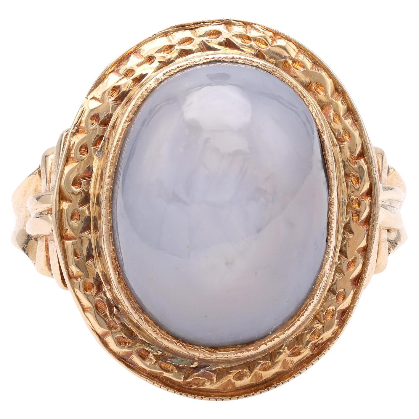 Victorian 13.5 Carat Star Sapphire Yellow Gold Ring For Sale