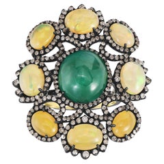 Viktorianisch 13.6 Cttw. Blumen-Cocktailring mit Smaragd, Opal und Diamant in geteiltem Schaft