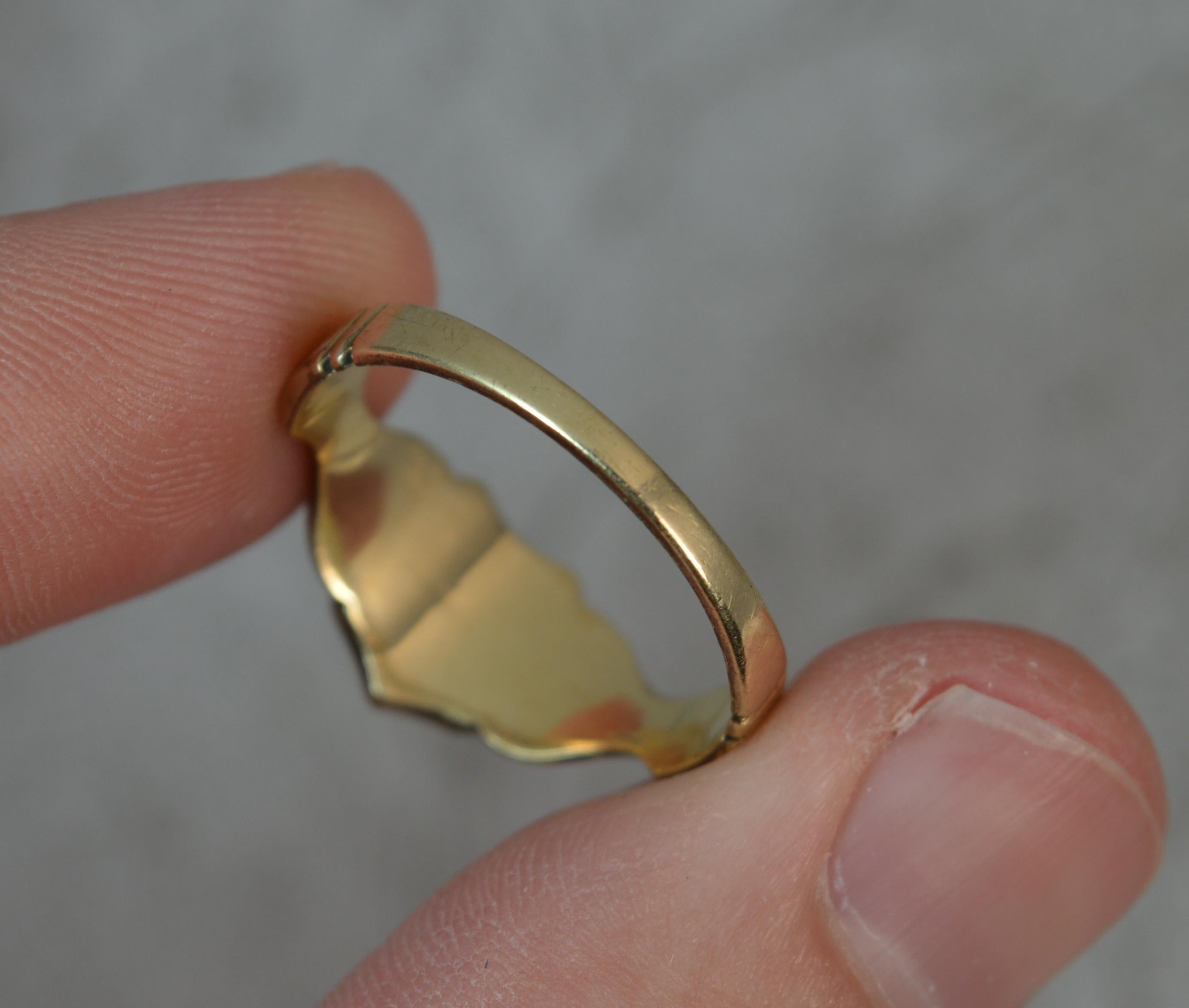 Victorian 14 Carat Gold Shield Shaped Agate Signet Ring 1