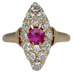 Viktorianischer Navette-Ring aus 14 Karat Gold 0,35 Karat Rubin 0,72 Karat Diamant im viktorianischen Stil