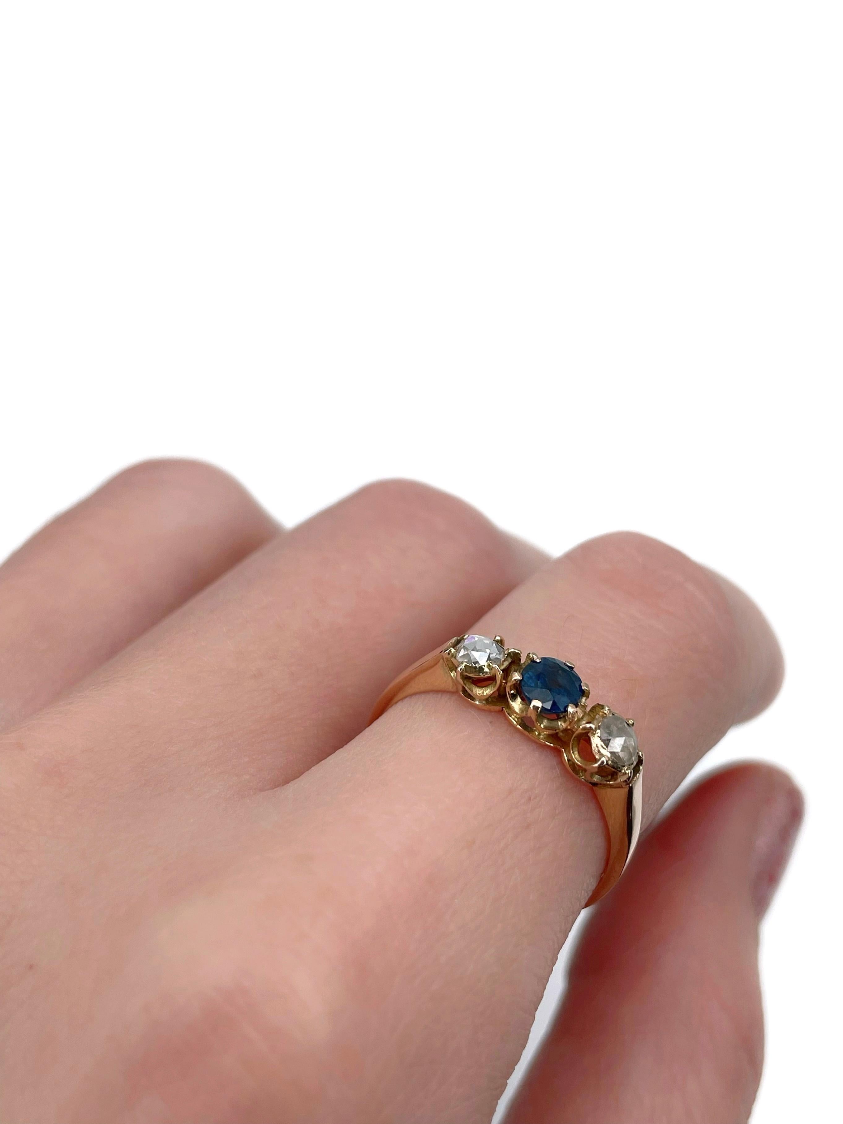 Viktorianischer dreisteiniger viktorianischer Ring aus 14 Karat Gold mit 0,35 Karat Saphir und 0,18 Karat Diamant (Gemischter Schliff) im Angebot