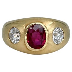 Anillo Victoriano de Tres Piedras de Oro de 14 Kilates 0,70 Quilates SI Rubí 0,65 Quilates Diamante