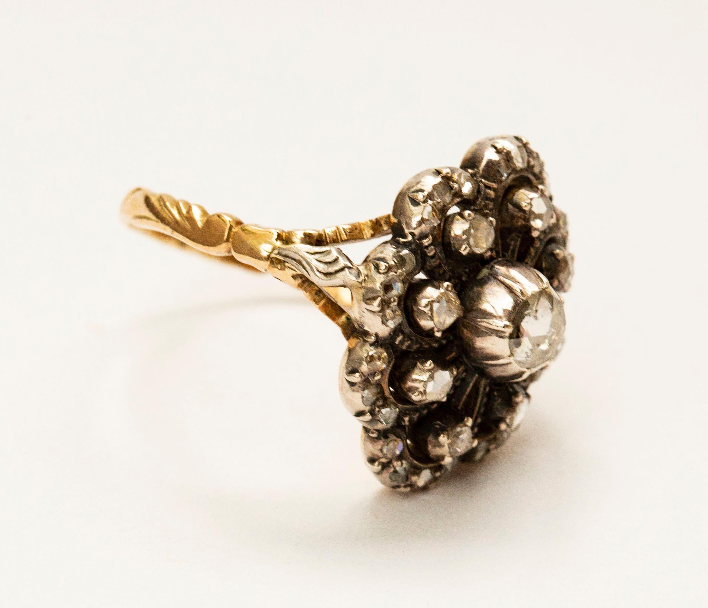 Women's or Men's Victorian 14 Karat Gold and Silver Cluster Diamonds Cocktail Ring For Sale
