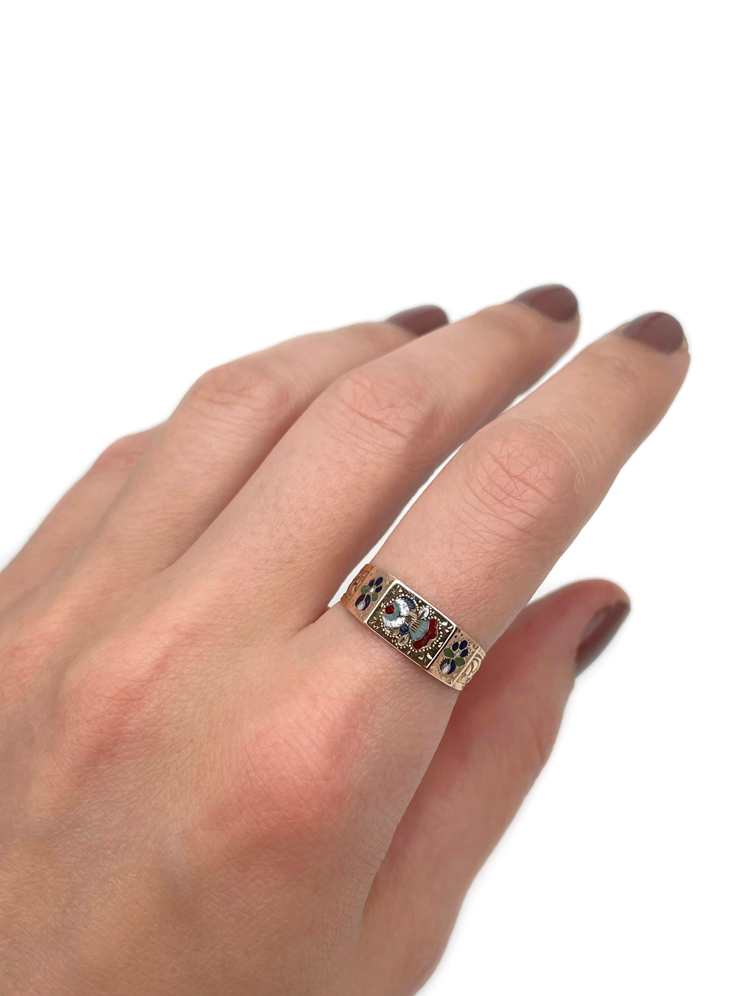 Dies ist ein viktorianischer Bandring aus 14K Gold. Um 1880. 

Das Stück ist blau, rot, grün und weiß emailliert. Es ist mit floralen Motiven verziert.

Gewicht: 1.96 g
Größe: 18 (US 7.75)

WICHTIG: Bitte erkundigen Sie sich vor dem Kauf nach der