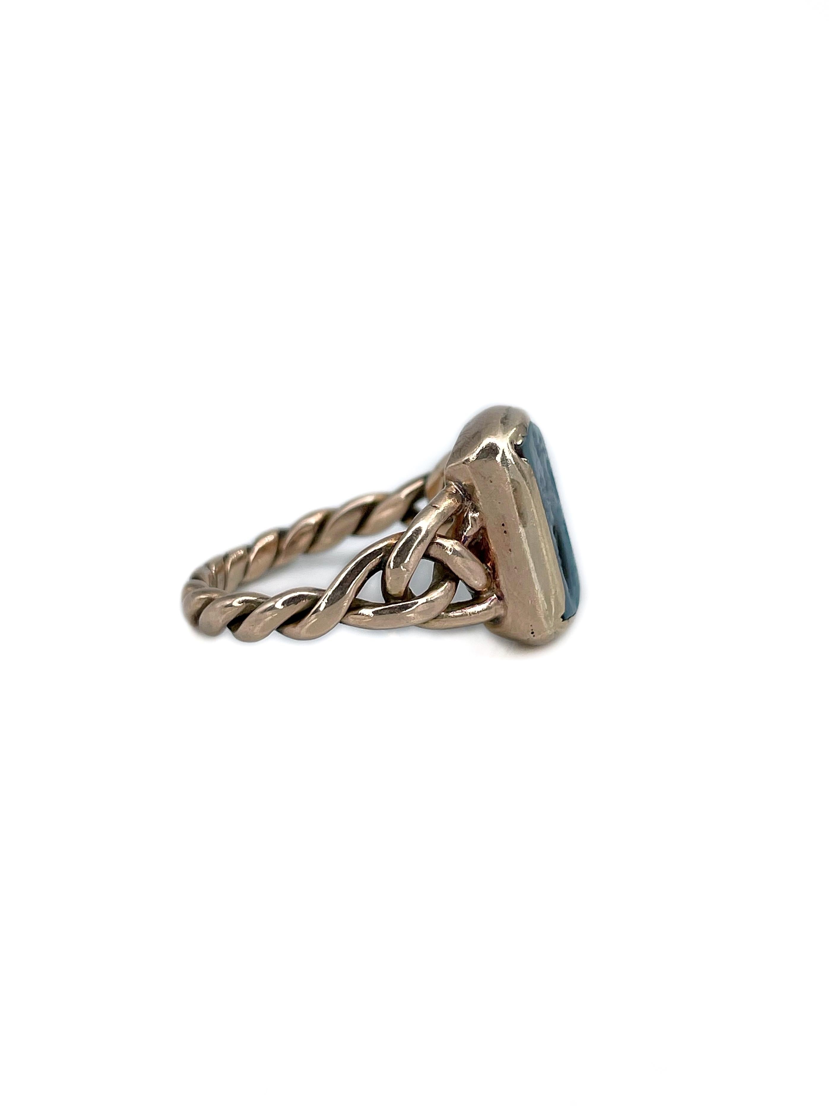Mixed Cut Victorian 9 Karat Gold Chalcedony Intaglio Heraldic Signet Ring For Sale