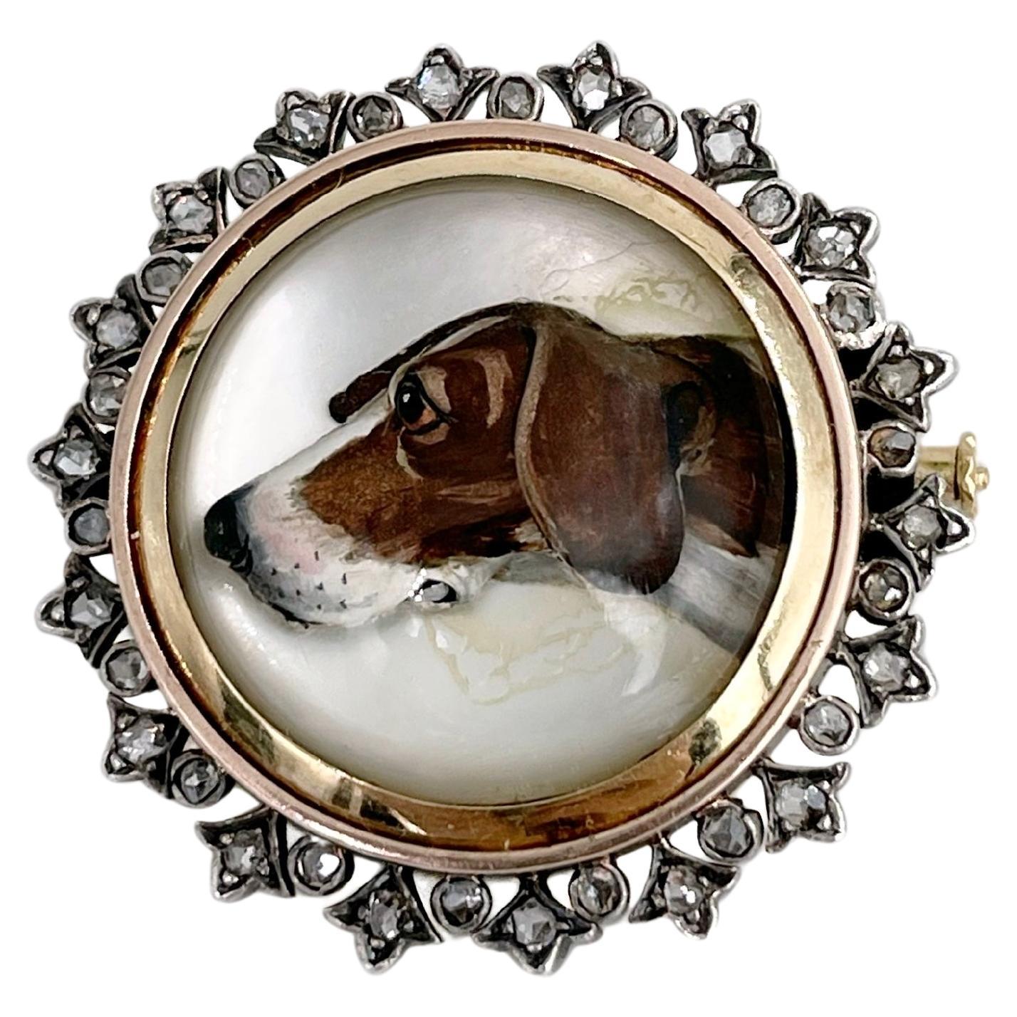 Spilla vittoriana in oro 14 carati Essex con cristallo invertito Intaglio Dog Diamond