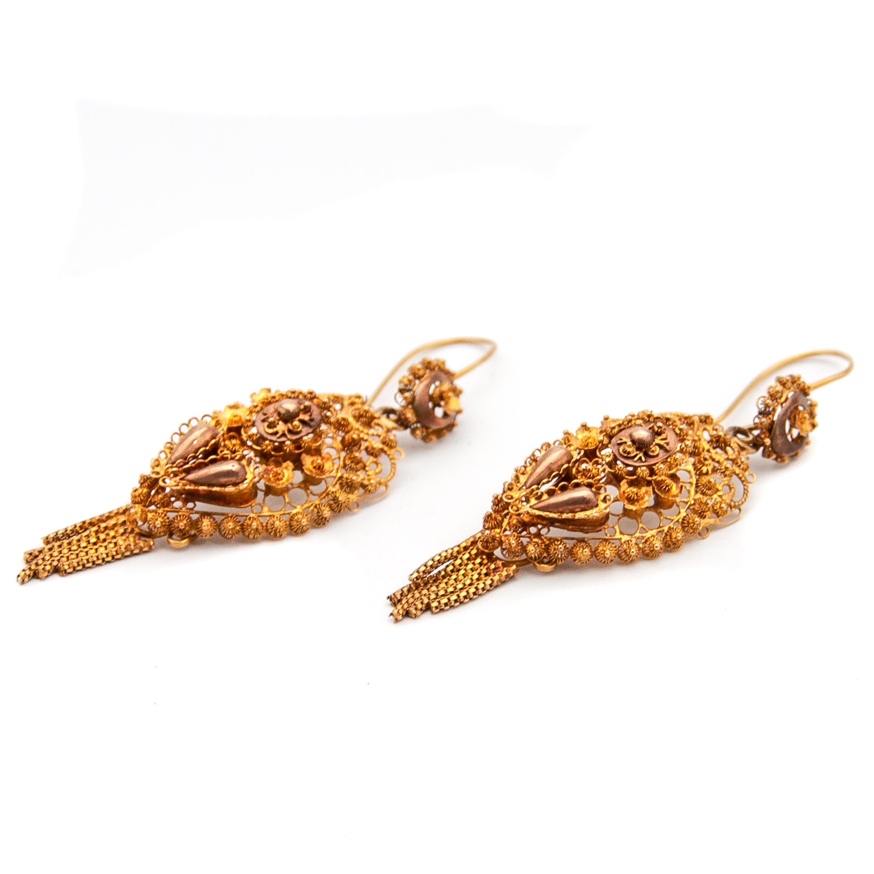 Boucles d'oreilles pendantes antiques en or jaune 14K filigrané Pour femmes en vente