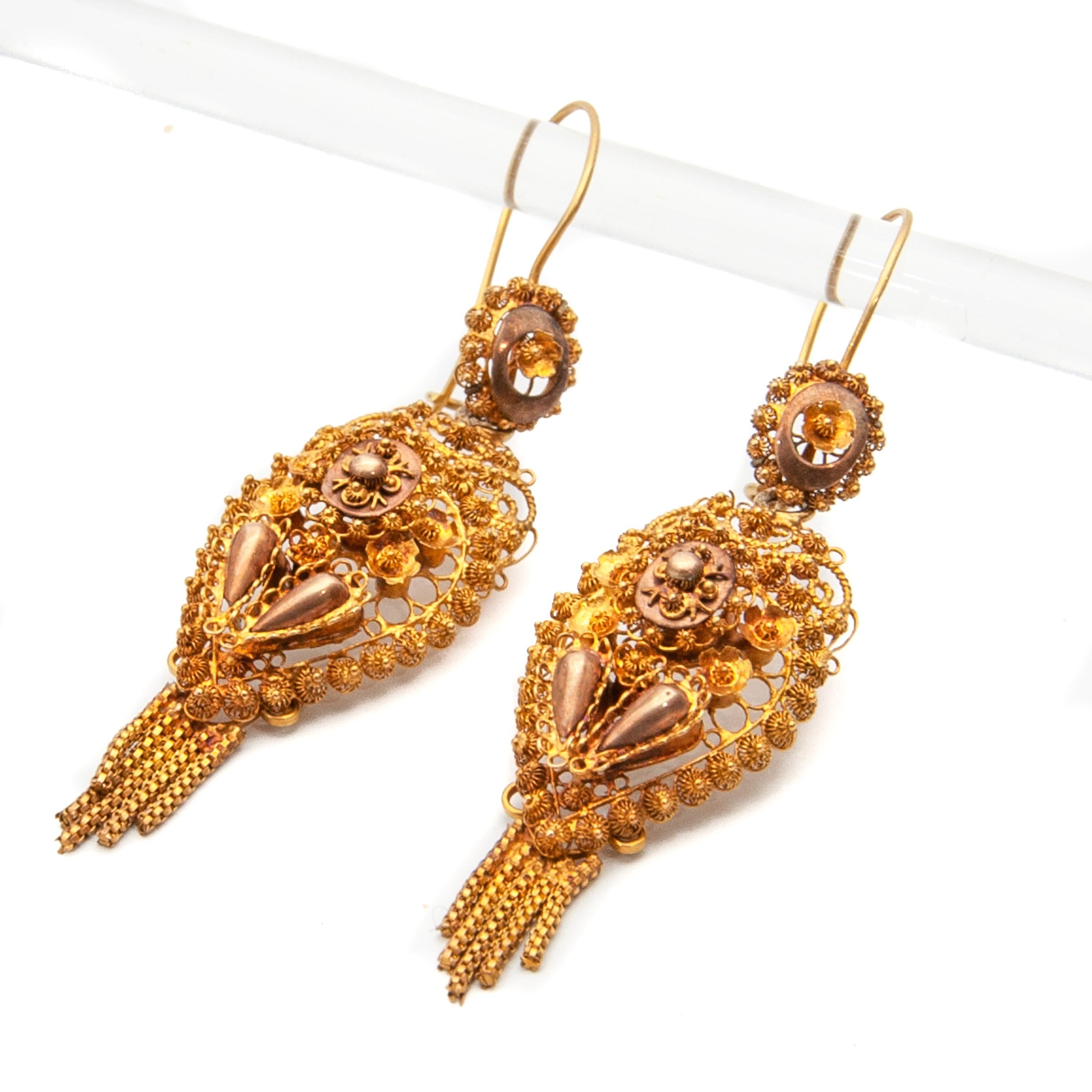 Victorian Antique 14K Yellow Gold Filigree Dangle Earrings For Sale