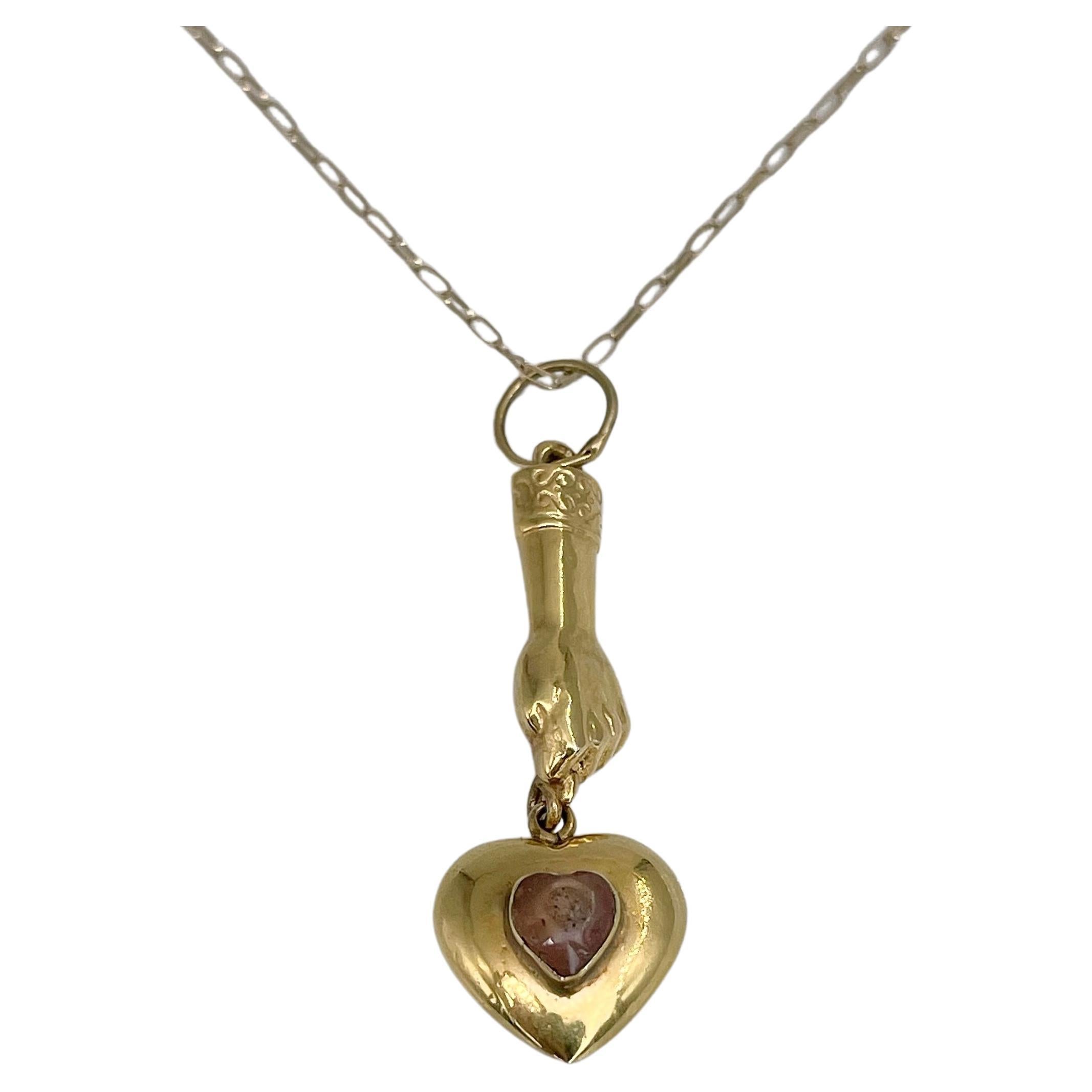Victorian 14 Karat Gold Mano Figa Holding Heart Agate Pendant Chain Necklace For Sale