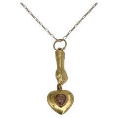 Victorian 14 Karat Gold Mano Figa Holding Heart Agate Pendant Chain Necklace